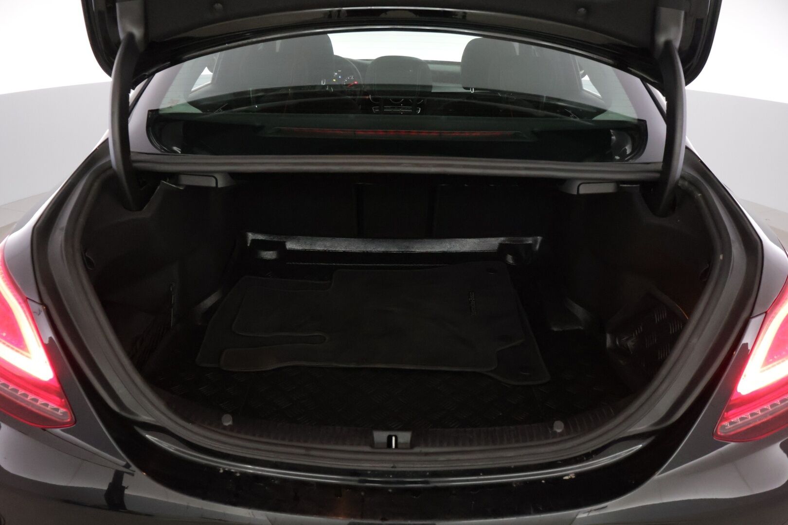 Mercedes-Benz C 2020 180 A Business / Vakkari / Peruutuskamera / Sport-istuimet / - Vähän ajettu/ Kahdet renkaat/ viimesin huolto tehty 56tkm kohdalla