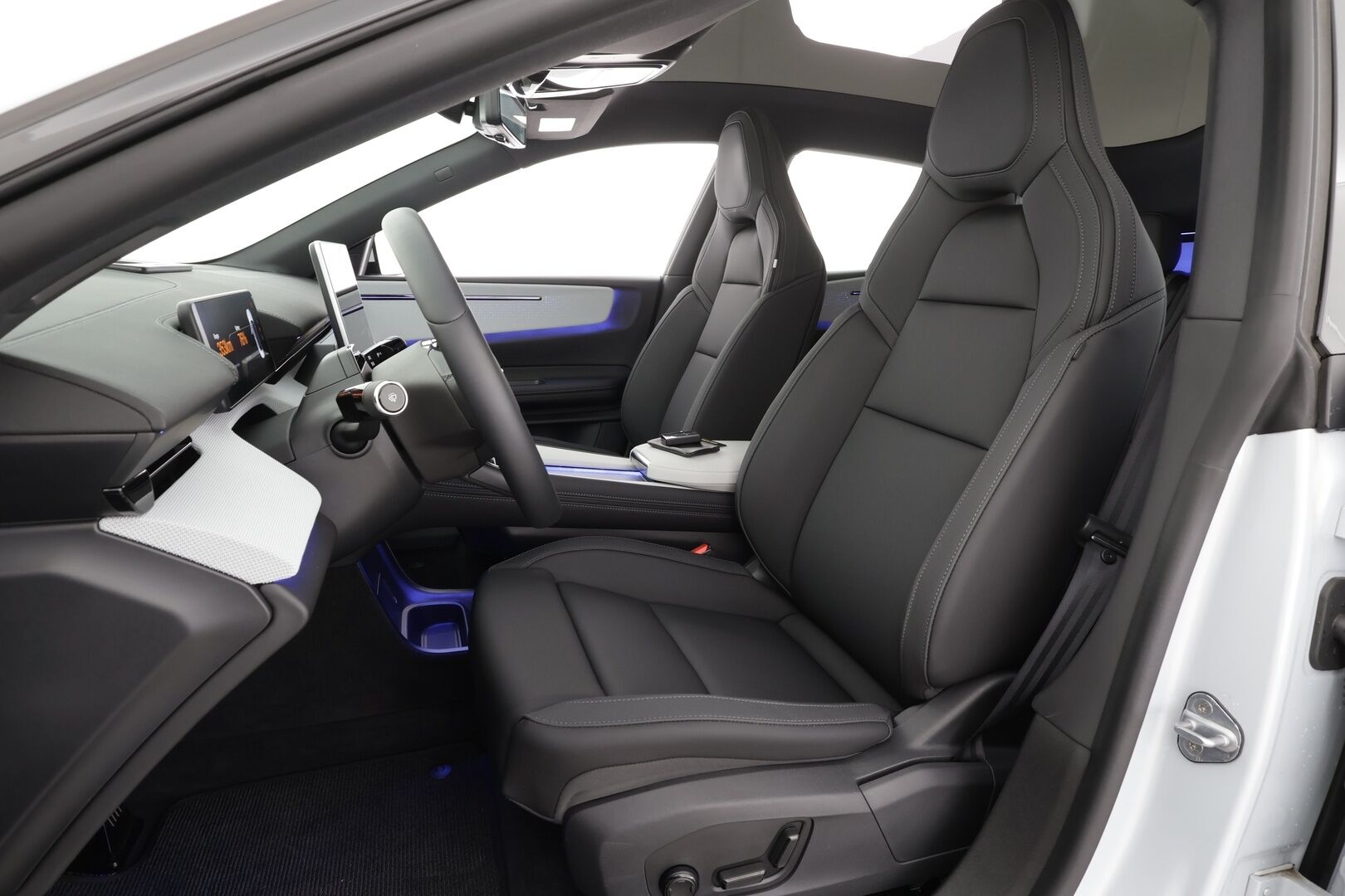 POLESTAR 4 2025 Long Range Single Motor  *Plus&Pilot / ACC / HUD / 360° / Lasikatto / Pixel LED / Sportpenkki Muistilla / ILP / H&K * - Pilot&Plus / 2x Vanteet