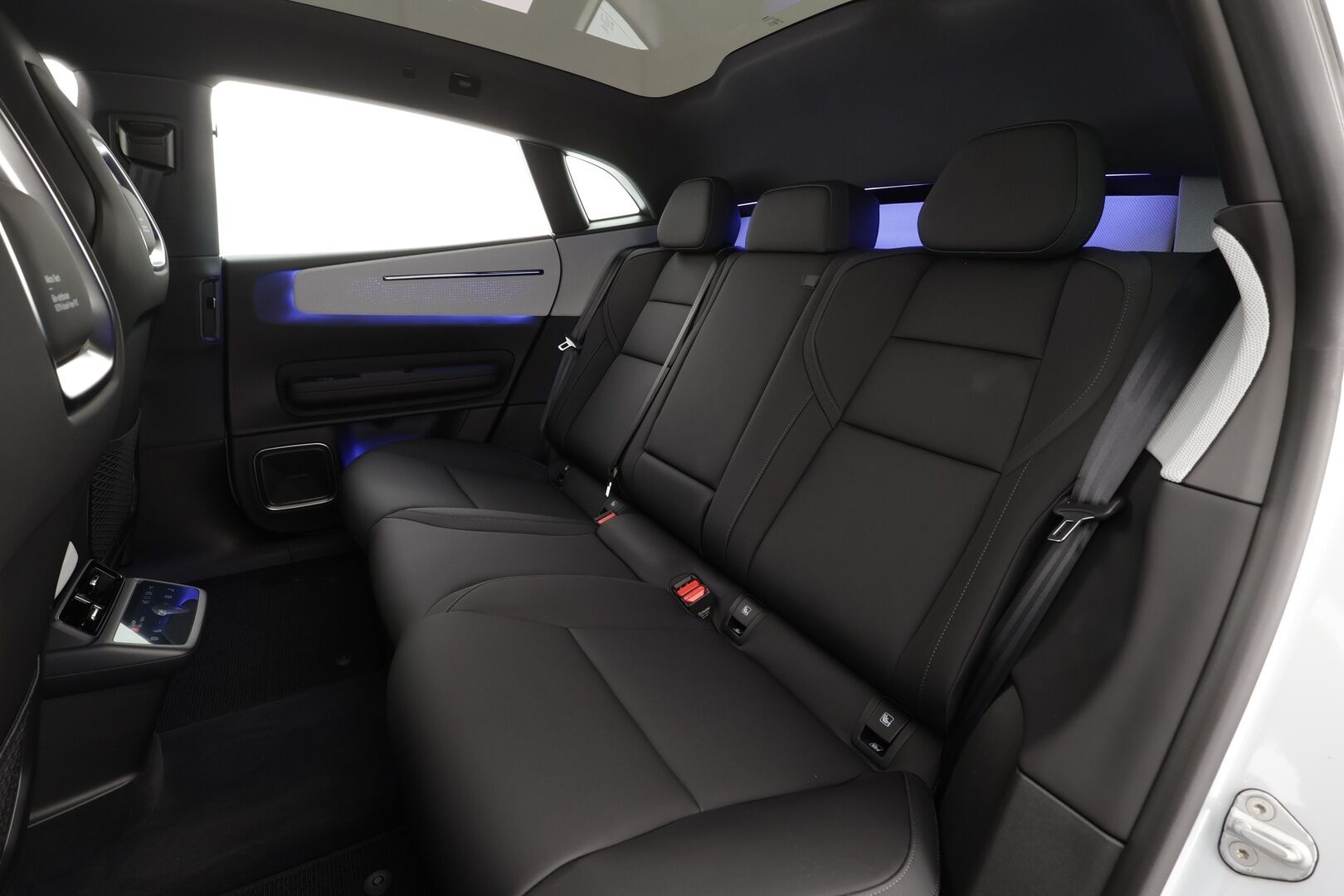 POLESTAR 4 2025 Long Range Single Motor  * ACC / HUD / 360° / Lasikatto / Pixel LED / Sportpenkki Muistilla / ILP / H&K * - Pilot&Plus - HULLU BLACKWEEK KORKOTARJOUS 2,49%