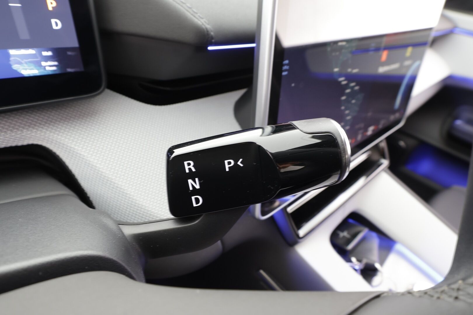 POLESTAR 4 2025 Long Range Single Motor  * ACC / HUD / 360° / Lasikatto / Pixel LED / Sportpenkki Muistilla / ILP / H&K * - Pilot&Plus - HULLU BLACKWEEK KORKOTARJOUS 2,49%