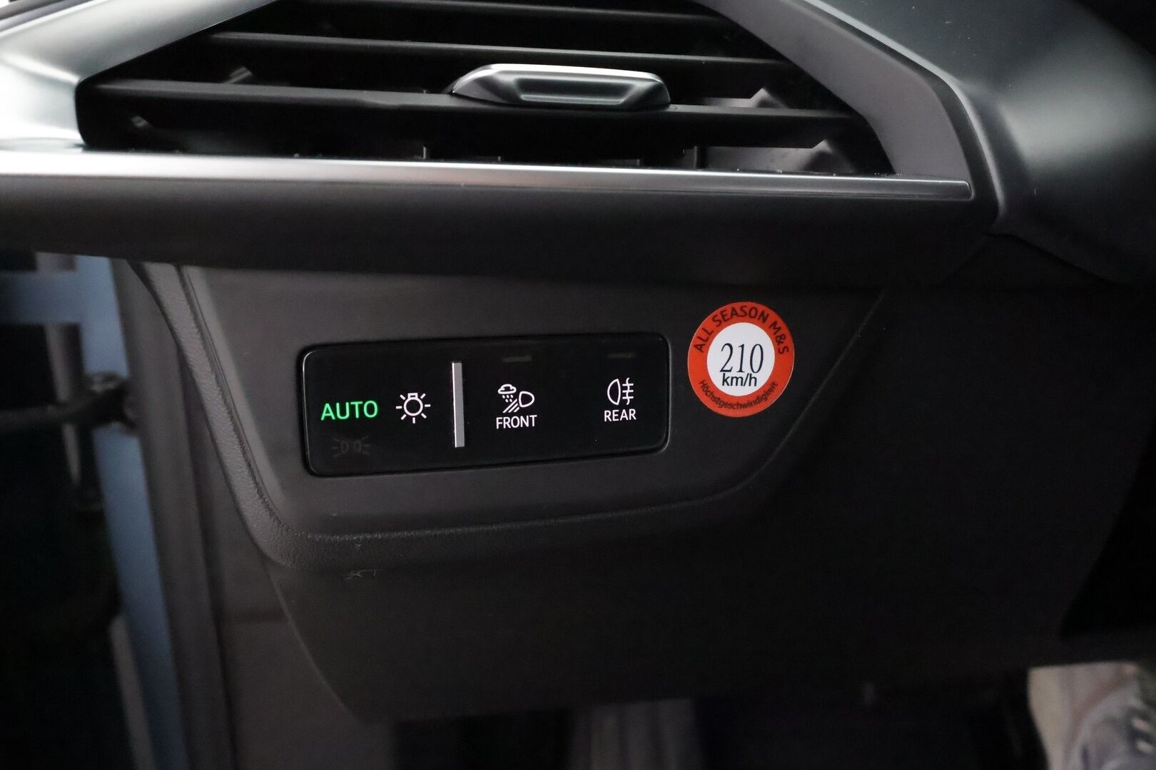 AUDI E-TRON GT 2022 60 quattro * ILP / ACC / Matrix-LED / 360° / Nahkaverhoilu / Lasikatto / Navi / Kaistavahti / KeylessGO * - 2x Latauskaapelit / Kahdet renkaat / Merkkihuollettu! - HULLU BLACKWEEK KORKOTARJOUS 2,49%