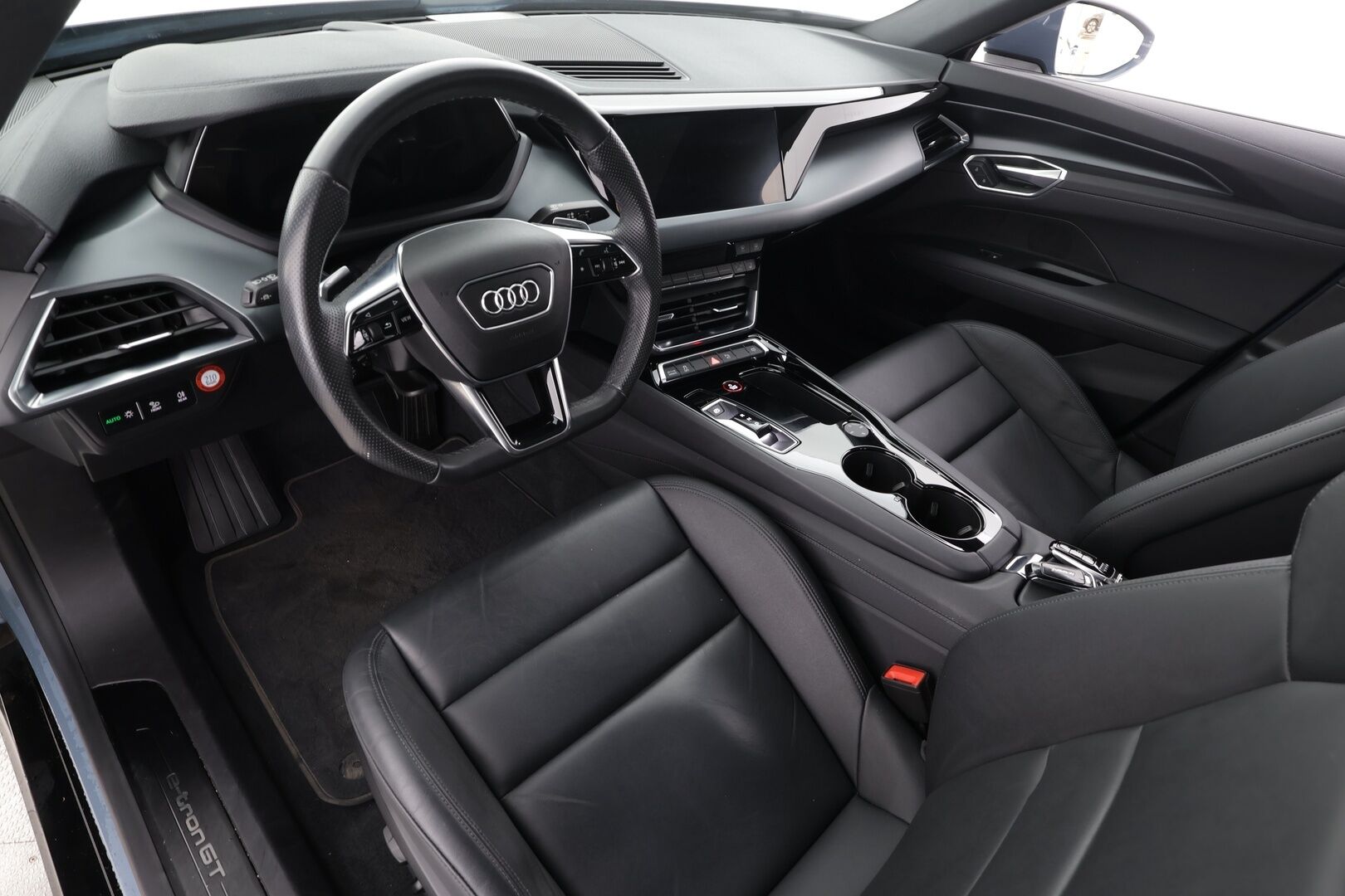 AUDI E-TRON GT 2022 60 quattro * ILP / ACC / Matrix-LED / 360° / Nahkaverhoilu / Lasikatto / Navi / Kaistavahti / KeylessGO * - 2x Latauskaapelit / Kahdet renkaat / Merkkihuollettu! - HULLU BLACKWEEK KORKOTARJOUS 2,49%