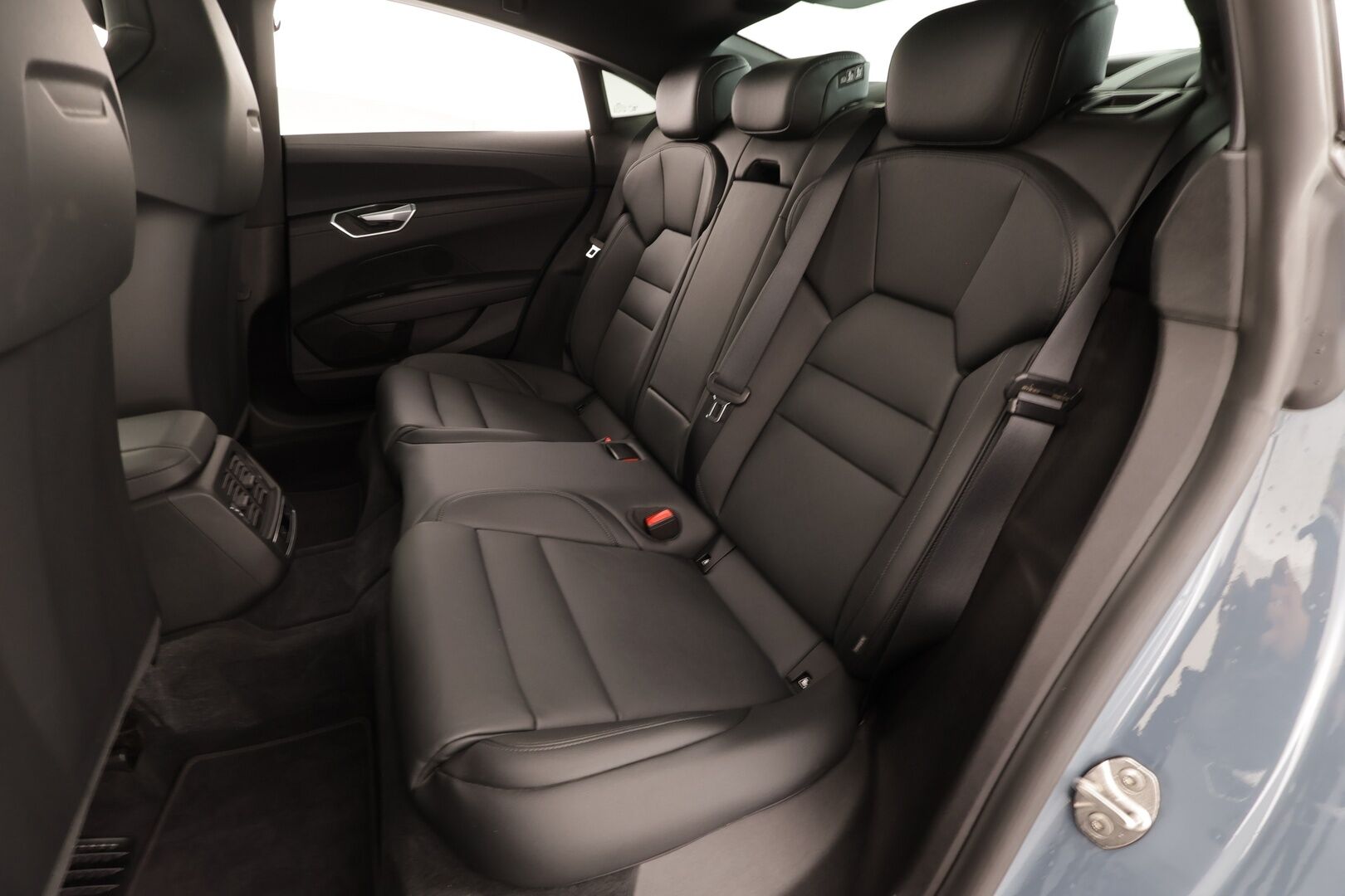 AUDI E-TRON GT 2022 60 quattro * ILP / ACC / Matrix-LED / 360° / Nahkaverhoilu / Lasikatto / Navi / Kaistavahti / KeylessGO * - 2x Latauskaapelit / Kahdet renkaat / Merkkihuollettu! - HULLU BLACKWEEK KORKOTARJOUS 2,49%