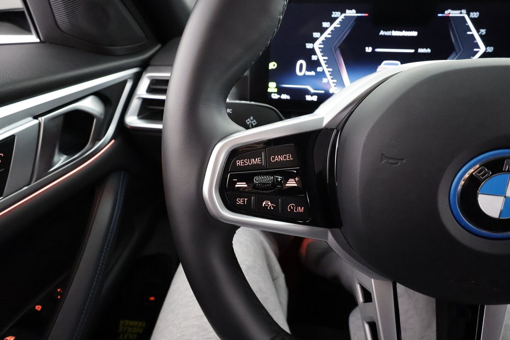 BMW I4 2025 xDrive40 M Sport * Widescreen / ACC / HUD / LED / 360° / Sportpenkit / Navi / Kaistavahti / Comfort Access / HiFi * - Akku kuntotarkastettu SoH 97,3% / Kahdet renkaat - HULLU BLACKWEEK KORKOTARJOUS 2,49%