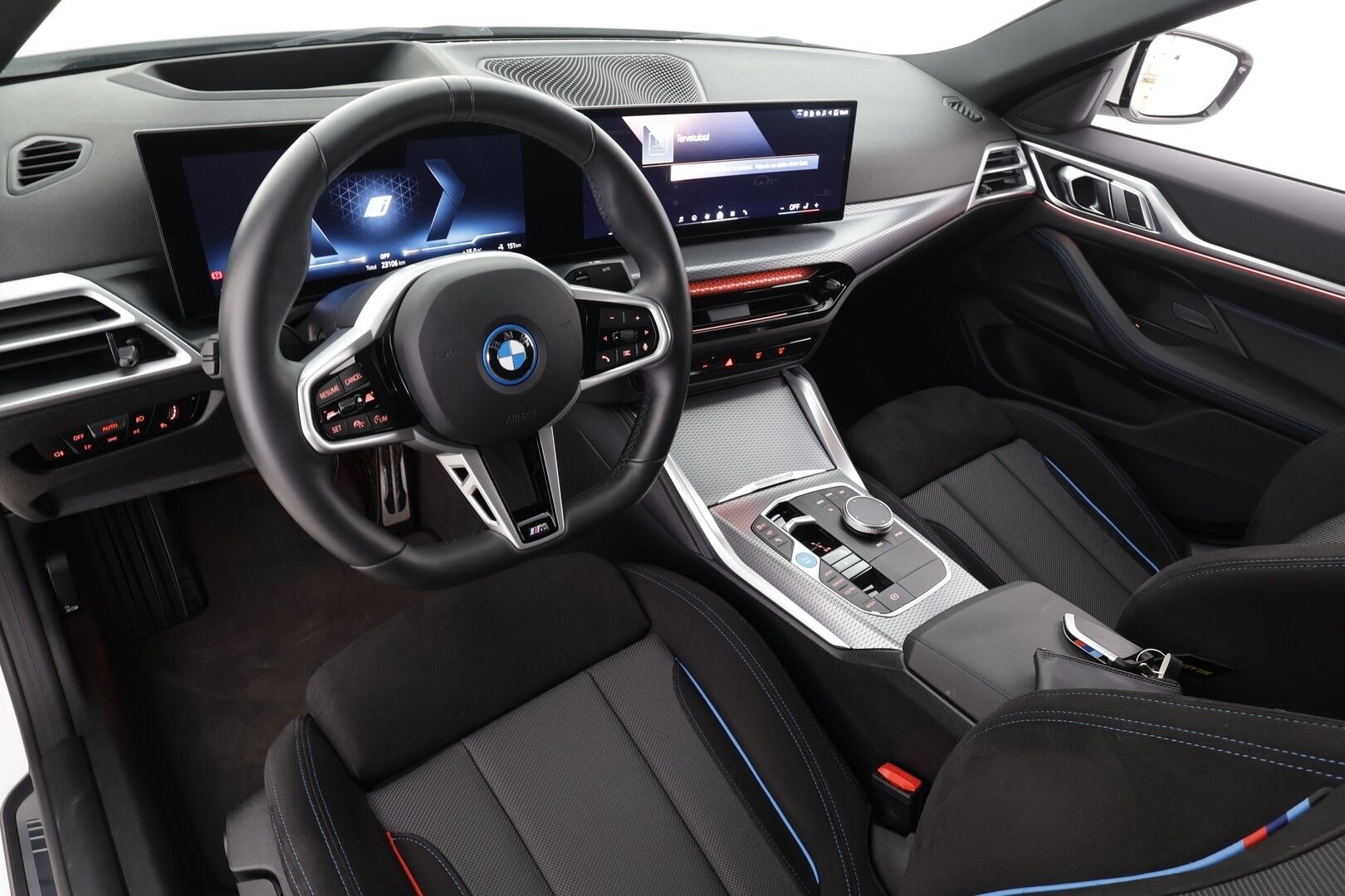 BMW I4 2025 xDrive40 M Sport * Widescreen / ACC / HUD / LED / 360° / Sportpenkit / Navi / Kaistavahti / Comfort Access / HiFi * - Akku kuntotarkastettu SoH 97,3% / Kahdet renkaat - HULLU BLACKWEEK KORKOTARJOUS 2,49%