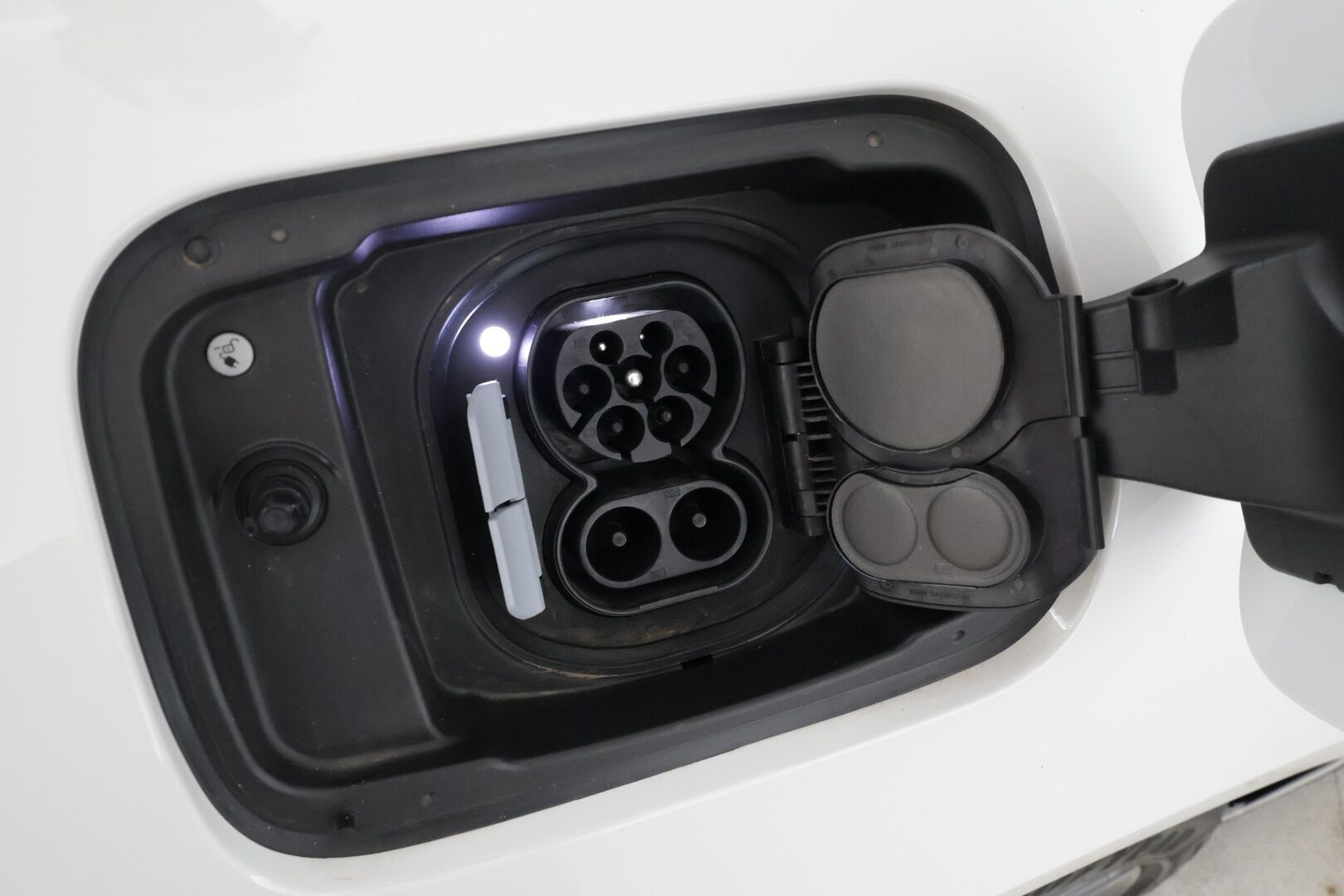 BMW I4 2025 xDrive40 M Sport * Widescreen / ACC / HUD / LED / 360° / Sportpenkit / Navi / Kaistavahti / Comfort Access / HiFi * - Akku kuntotarkastettu SoH 97,3% / Kahdet renkaat - HULLU BLACKWEEK KORKOTARJOUS 2,49%