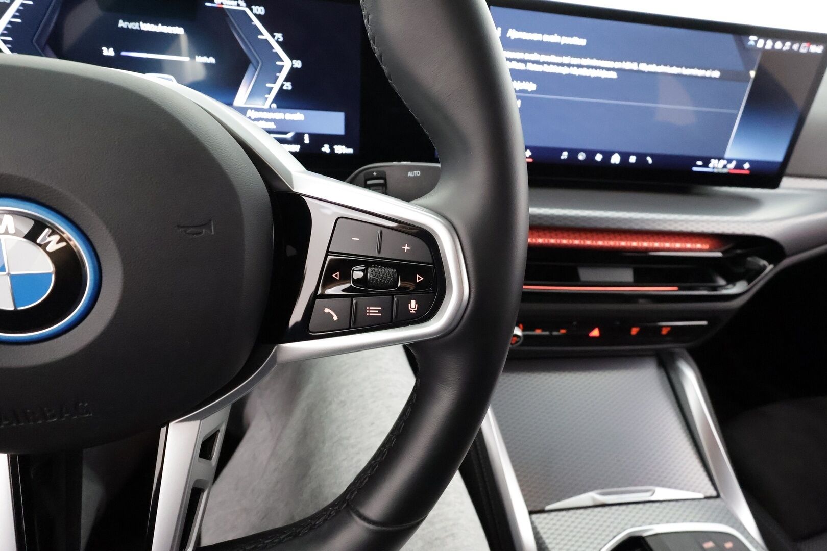 BMW I4 2025 xDrive40 M Sport * Widescreen / ACC / HUD / LED / 360° / Sportpenkit / Navi / Kaistavahti / Comfort Access / HiFi * - Akku kuntotarkastettu SoH 97,3% / Kahdet renkaat - HULLU BLACKWEEK KORKOTARJOUS 2,49%