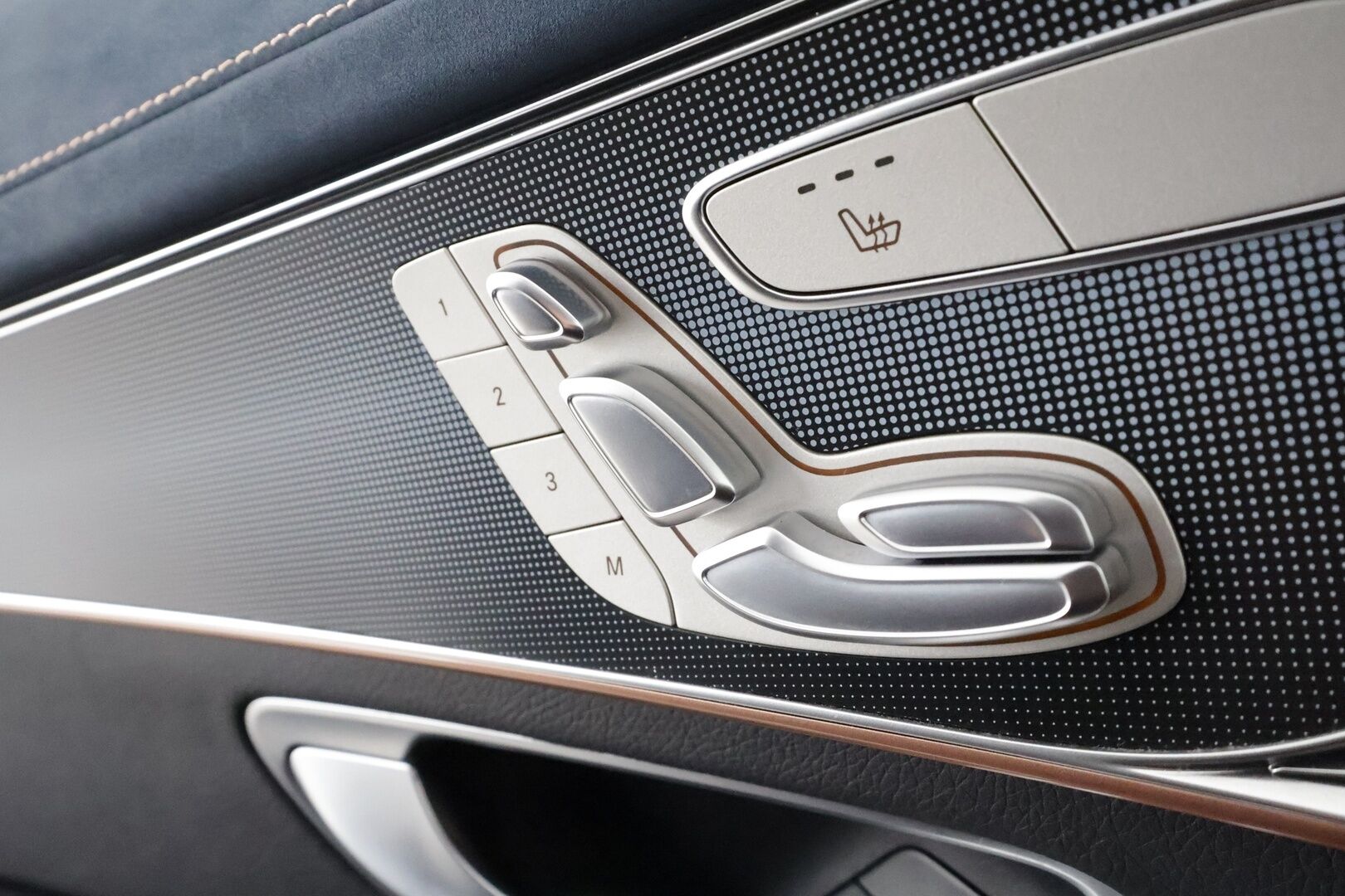 MERCEDES-BENZ EQC 2023 400 AMG * Distronic+ / P.kamera / Multibeam / Navi / Midline / Muistipenkit / KeylessGo / Sähköluukku / Widescreen * - HULLU BLACKWEEK KORKOTARJOUS 2,49%