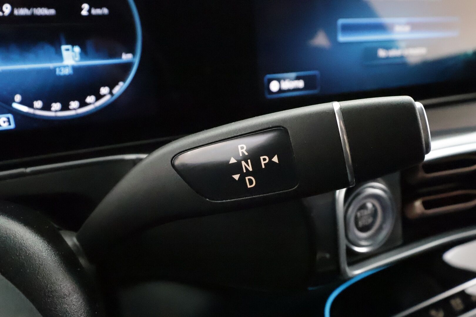 MERCEDES-BENZ EQC 2023 400 AMG * Distronic+ / P.kamera / Multibeam / Navi / Midline / Muistipenkit / KeylessGo / Sähköluukku / Widescreen * - HULLU BLACKWEEK KORKOTARJOUS 2,49%