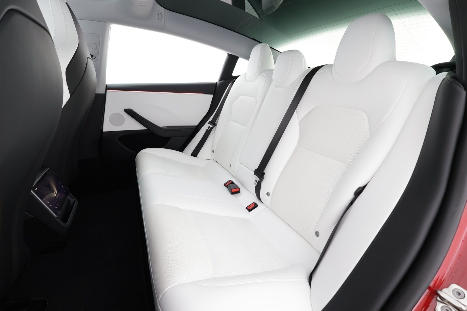 TESLA MODEL 3 2024 Performance AWD Highland * Lasikatto / Premium Audio / Ilmastoidut nahat / Matrix LED / P.kamera / Mukautuva jousitus * - ILP / Viihdenäyttö / Kahdet renkaat aluvanteilla 