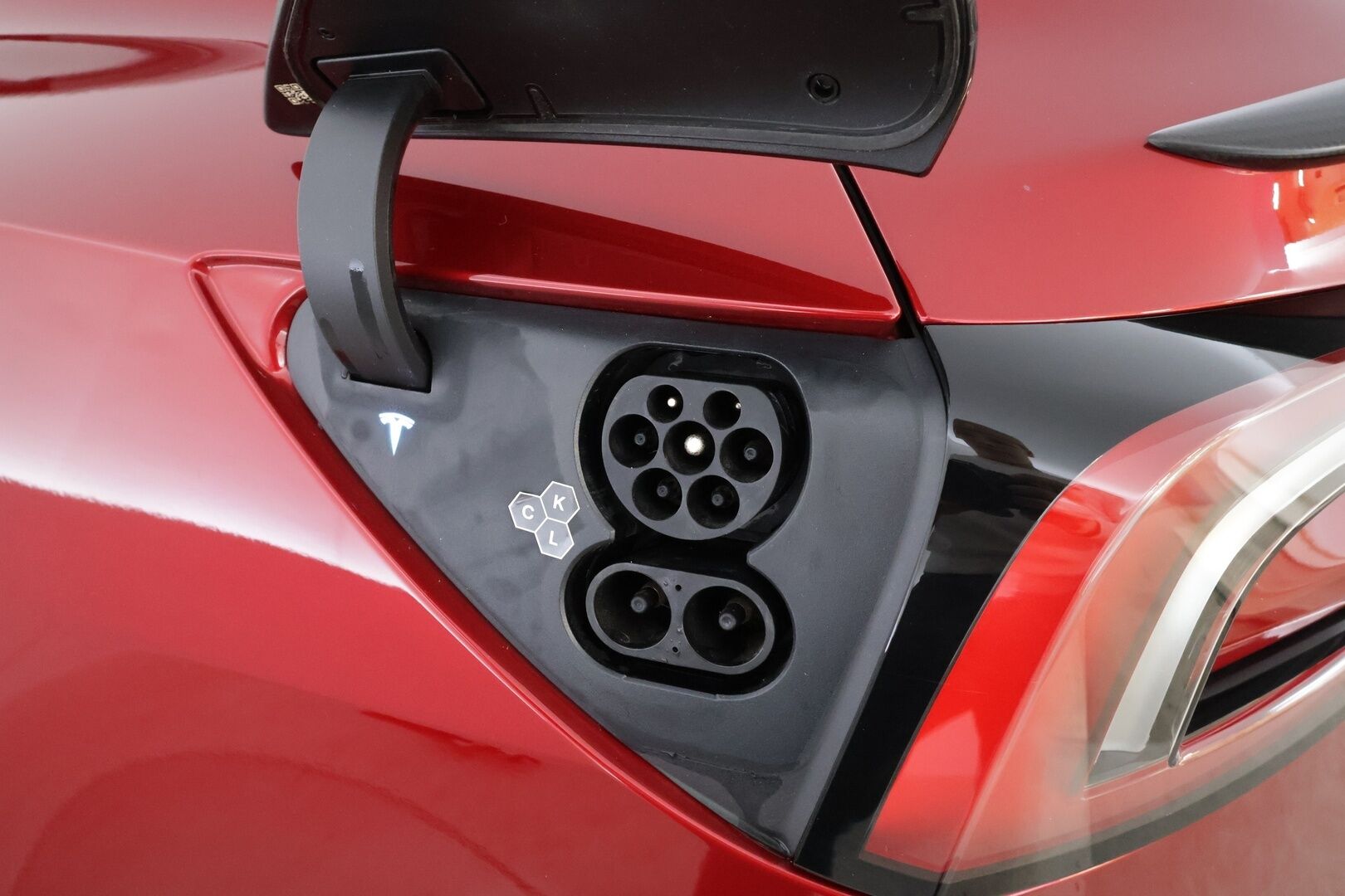 TESLA MODEL 3 2024 Performance AWD Highland * Lasikatto / Premium Audio / Ilmastoidut nahat / Matrix LED / P.kamera / Mukautuva jousitus * - ILP / Viihdenäyttö / Kahdet renkaat aluvanteilla 