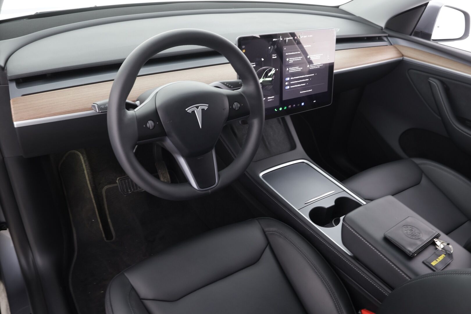 TESLA MODEL Y 2024 RWD * Lasikatto / P.kamera / Matrix LED / Premium Audio / ILP / Navi / Nahat * - Akku kuntotarkastettu 
