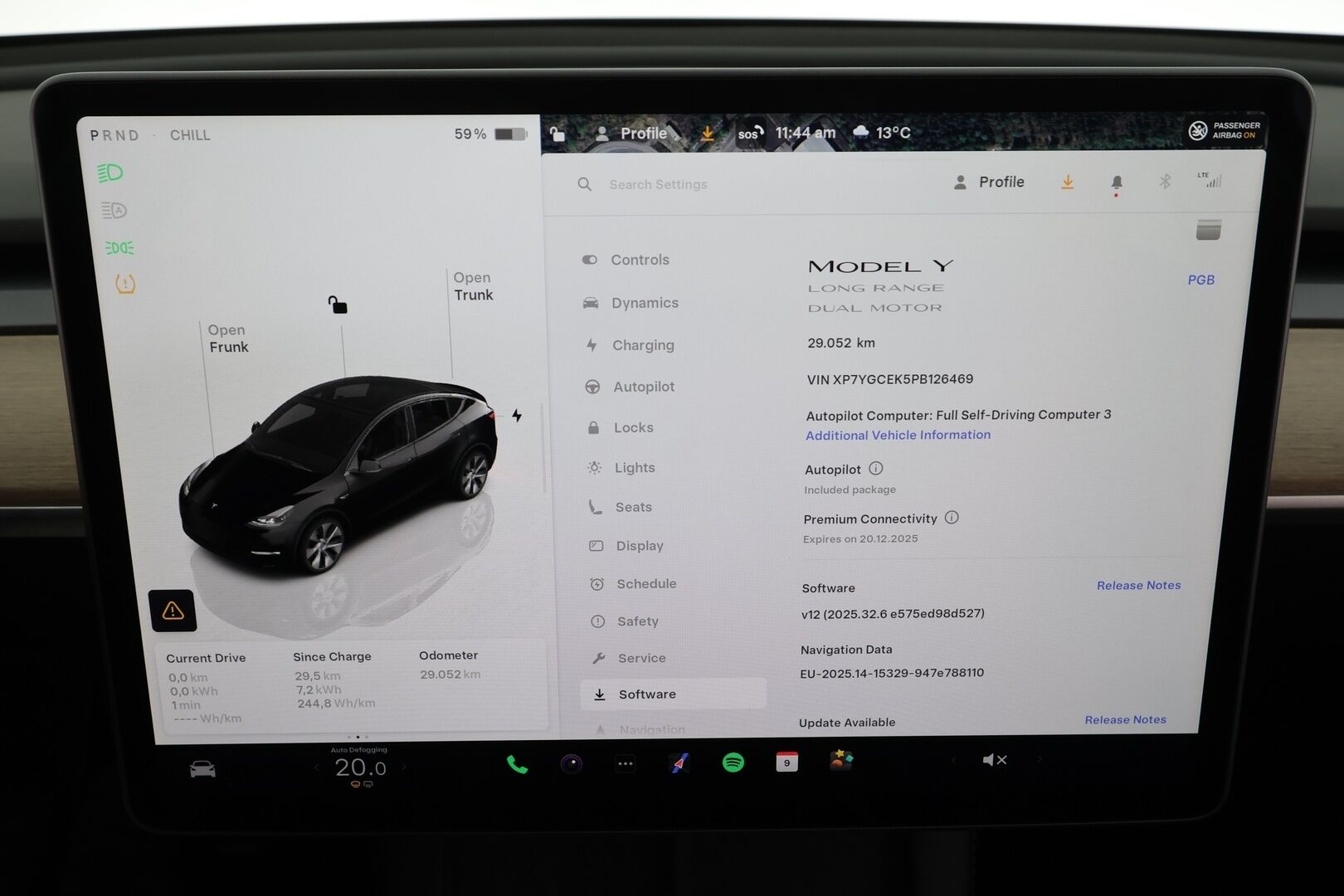 TESLA MODEL Y 2023 Long Range Dual Motor * Lasikatto / Premium Audio / P.kamera / Matrix LED / ILP / Nahat / Navi * - Kahdet renkaat aluvanteilla - HULLUT BLACKWEEK JATKOT - KORKOTARJOUS 2,49%