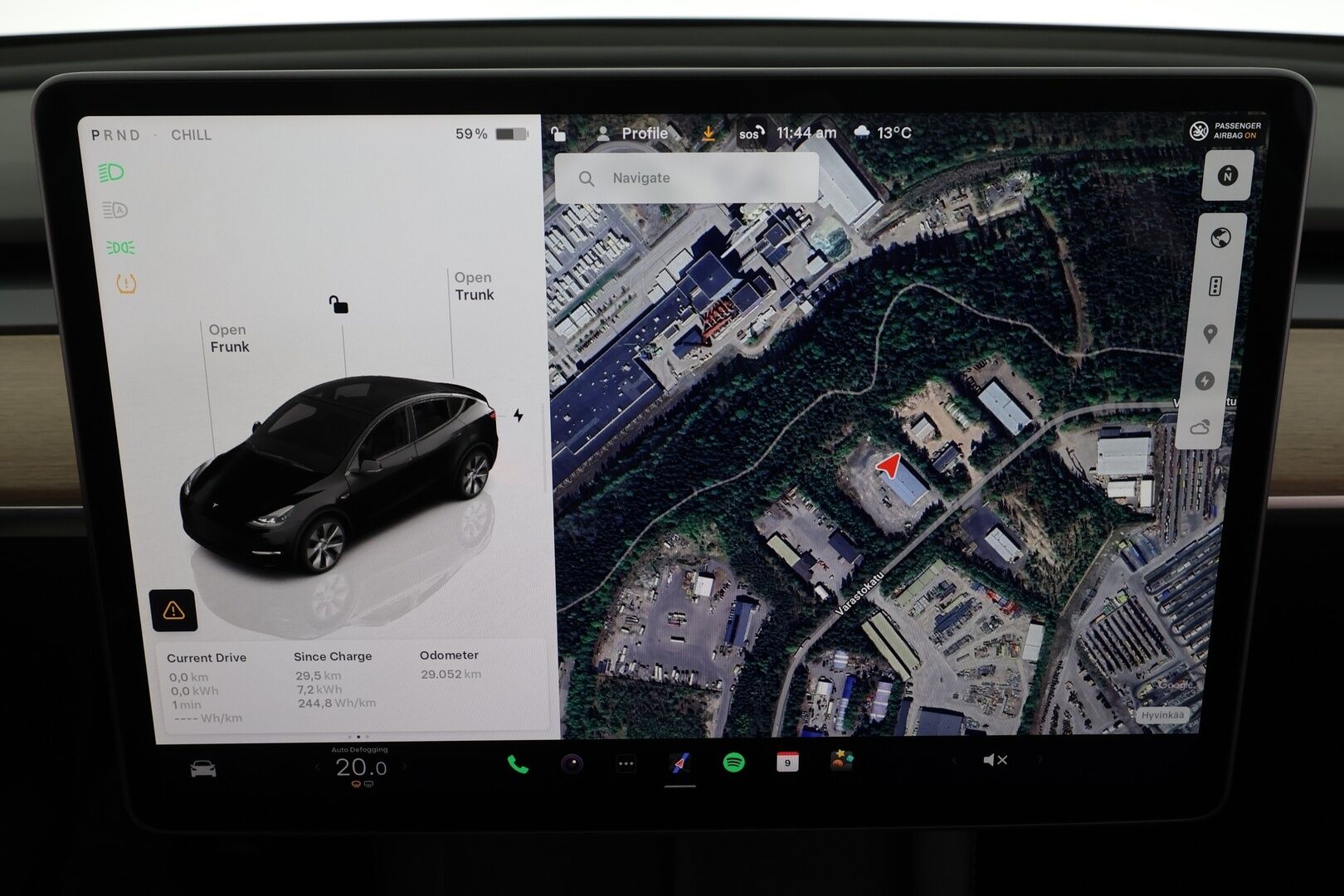 TESLA MODEL Y 2023 Long Range Dual Motor * Lasikatto / Premium Audio / P.kamera / Matrix LED / ILP / Nahat / Navi * - Kahdet renkaat aluvanteilla - HULLUT BLACKWEEK JATKOT - KORKOTARJOUS 2,49%