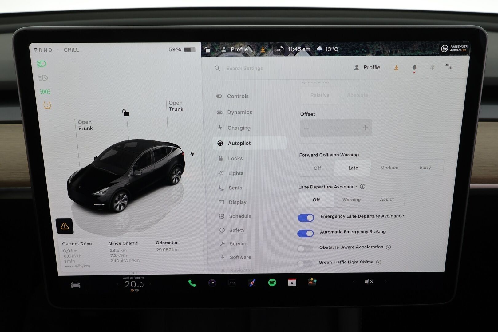 TESLA MODEL Y 2023 Long Range Dual Motor * Lasikatto / Premium Audio / P.kamera / Matrix LED / ILP / Nahat / Navi * - Kahdet renkaat aluvanteilla - HULLUT BLACKWEEK JATKOT - KORKOTARJOUS 2,49%