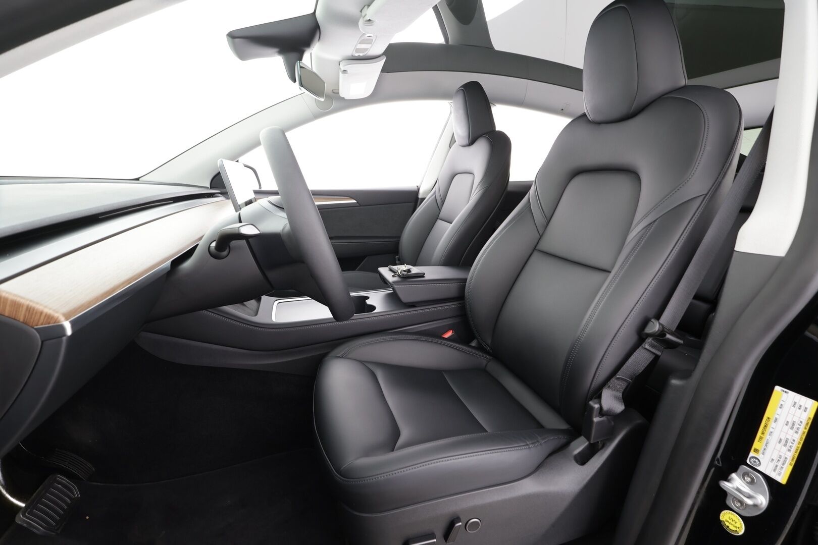 TESLA MODEL Y 2023 Long Range Dual Motor * Lasikatto / Premium Audio / P.kamera / Matrix LED / ILP / Nahat / Navi * - Kahdet renkaat aluvanteilla - HULLUT BLACKWEEK JATKOT - KORKOTARJOUS 2,49%