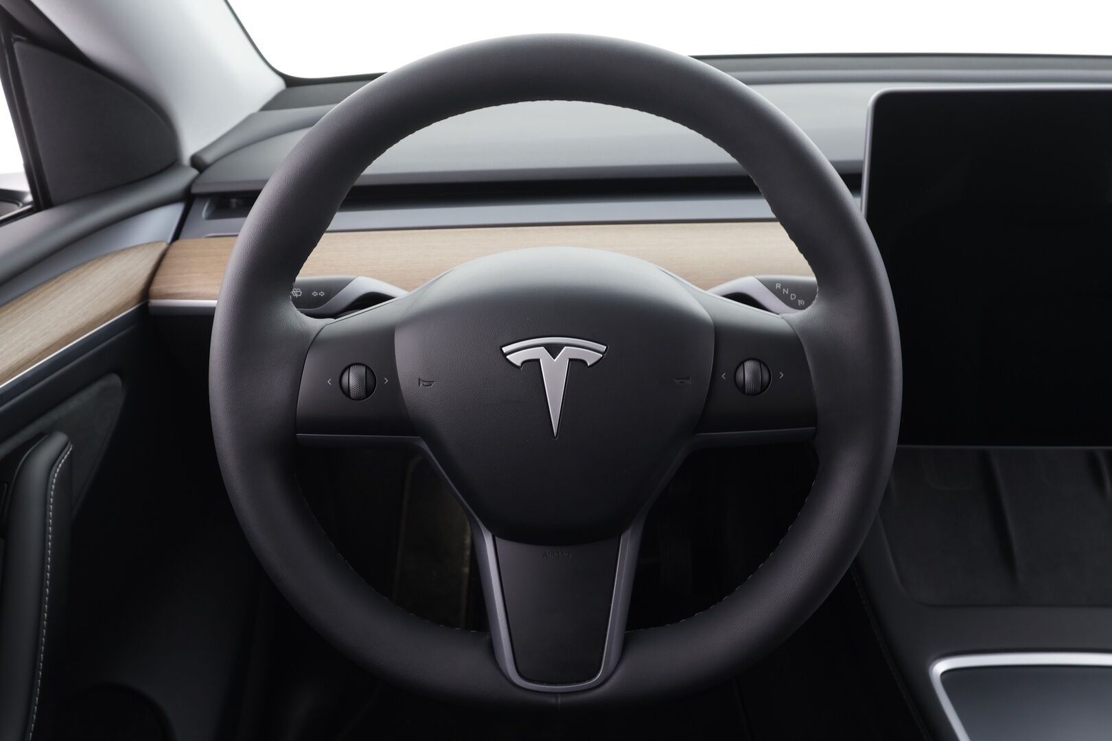 TESLA MODEL Y 2023 Long Range Dual Motor * Lasikatto / Premium Audio / P.kamera / Matrix LED / ILP / Nahat / Navi * - Kahdet renkaat aluvanteilla - HULLUT BLACKWEEK JATKOT - KORKOTARJOUS 2,49%