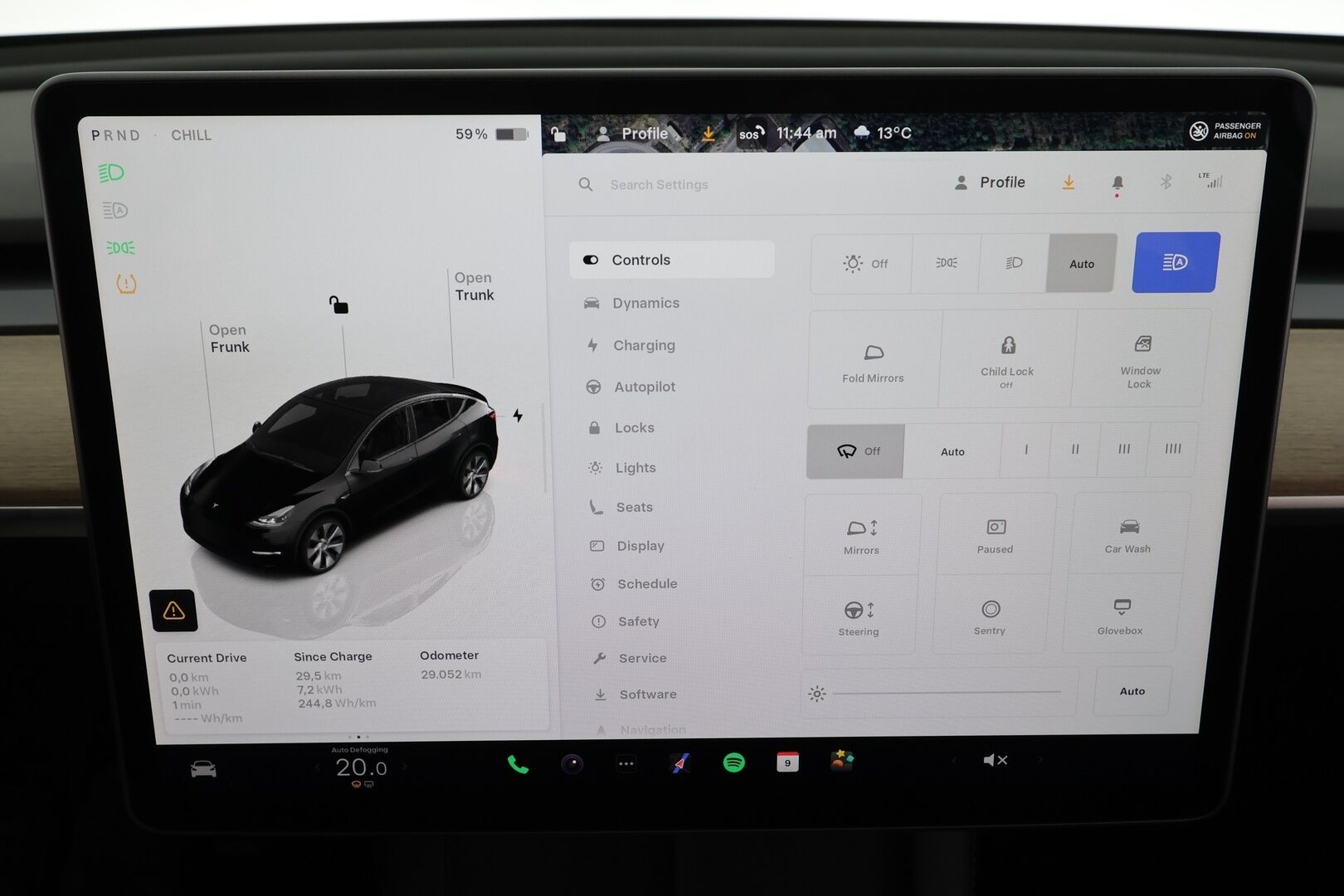 TESLA MODEL Y 2023 Long Range Dual Motor * Lasikatto / Premium Audio / P.kamera / Matrix LED / ILP / Nahat / Navi * - Kahdet renkaat aluvanteilla - HULLUT BLACKWEEK JATKOT - KORKOTARJOUS 2,49%