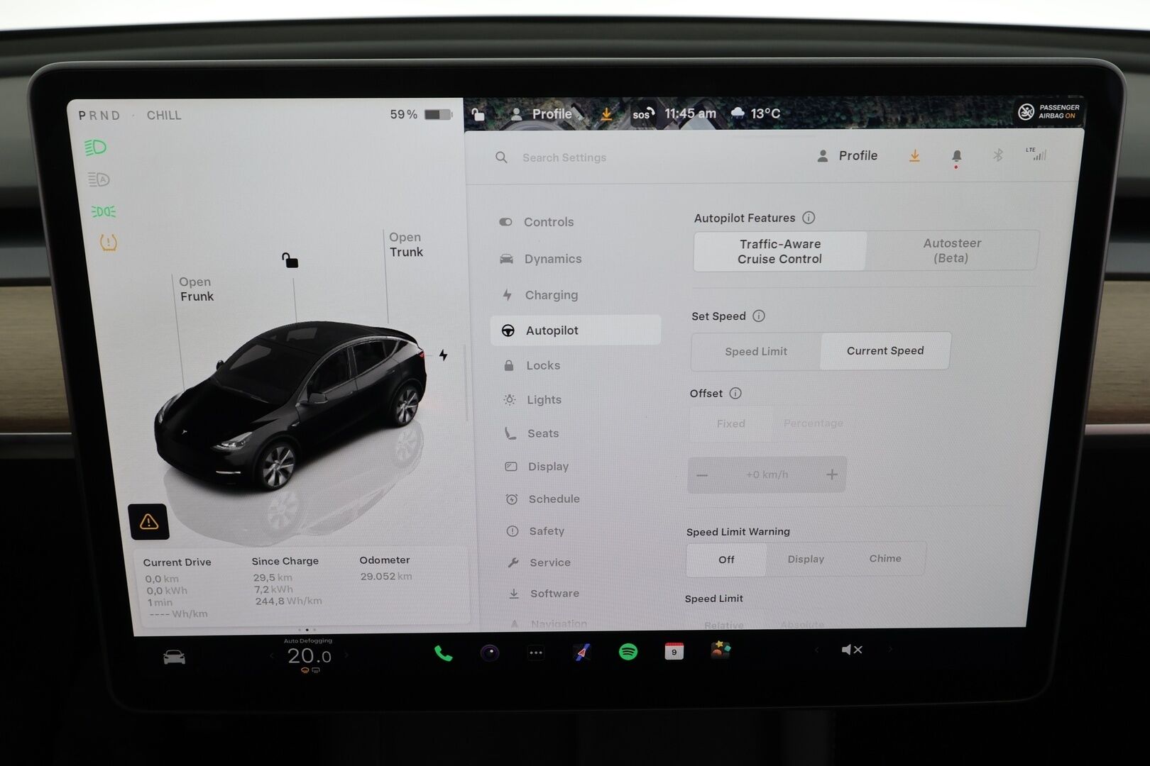 TESLA MODEL Y 2023 Long Range Dual Motor * Lasikatto / Premium Audio / P.kamera / Matrix LED / ILP / Nahat / Navi * - Kahdet renkaat aluvanteilla - HULLUT BLACKWEEK JATKOT - KORKOTARJOUS 2,49%