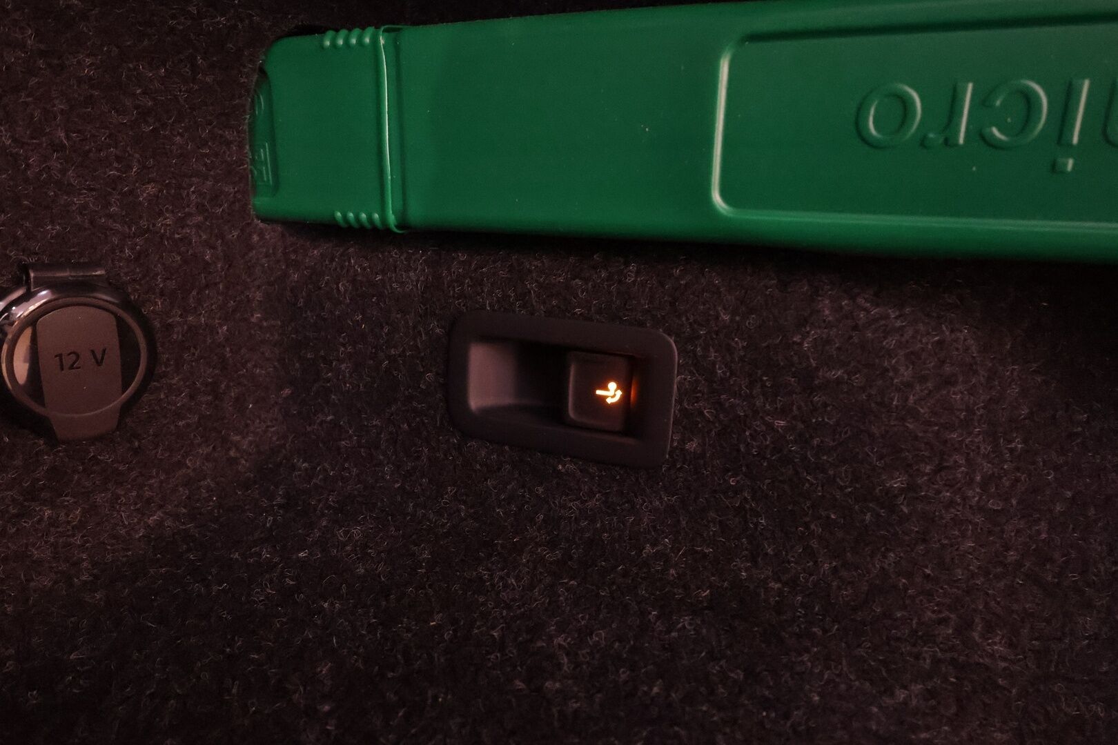 Skoda Enyaq 2022 80 iV * Lämpöpumppu / Vetokoukku / Adapt.Vakkari / Matrix LED / 360-Kamera / Navi / Kaistavahti / Keyless - Kahdet renkaat / Merkkihuollot