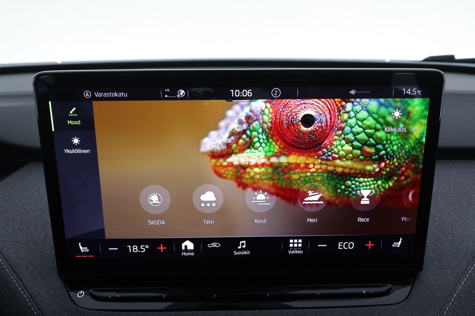 Skoda Enyaq 2022 80 iV * Lämpöpumppu / Vetokoukku / Adapt.Vakkari / Matrix LED / 360-Kamera / Navi / Kaistavahti / Keyless - Kahdet renkaat / Merkkihuollot