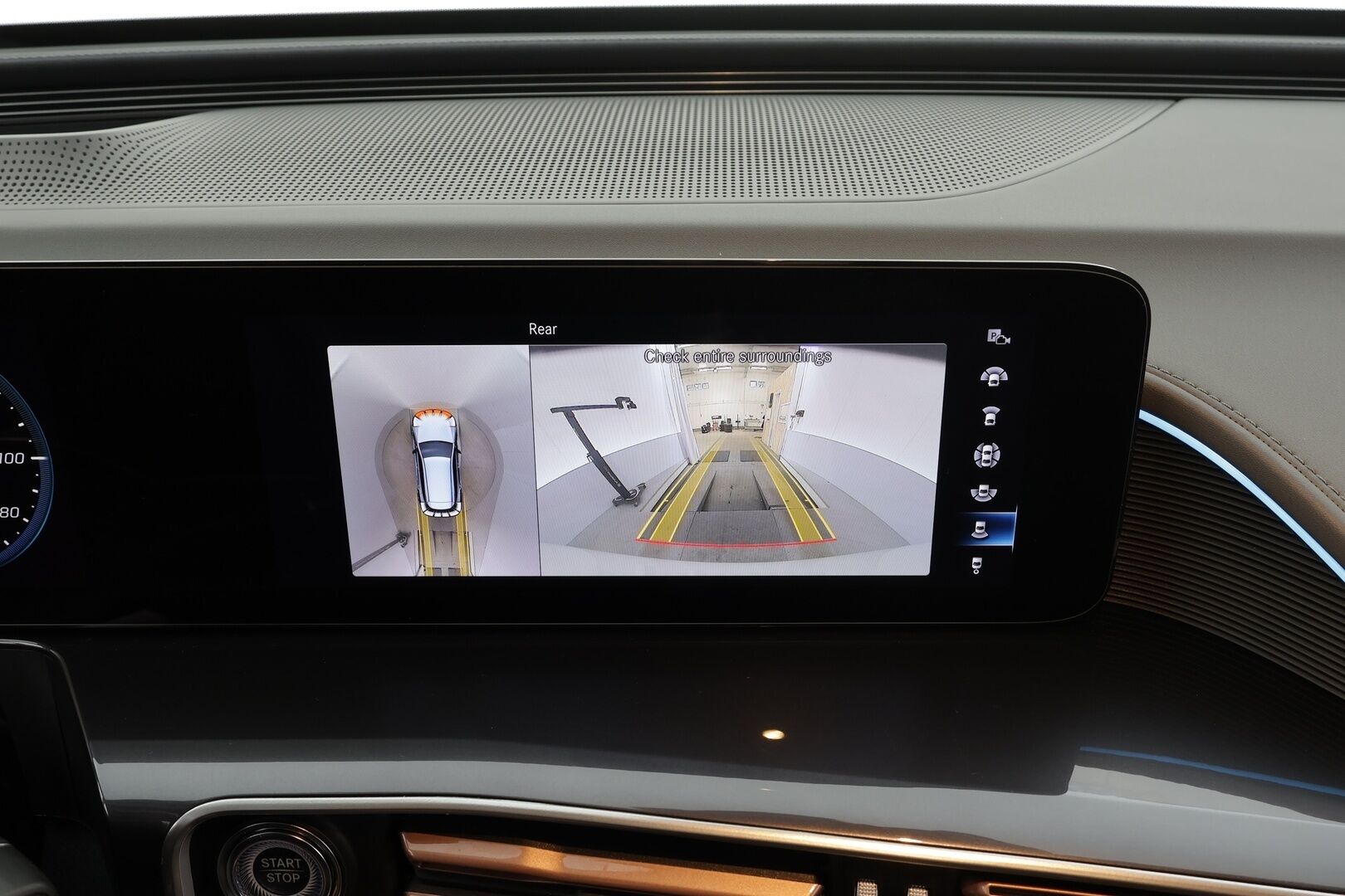 MERCEDES-BENZ EQC 2023 400 4Matic AMG * Distronic+ / 360° / Multibeam / HUD / Midline / Muistipenkit / Koukku / DTR+Q / KeylessGo / Puolinahat * - Kahdet renkaat aluvanteilla - HULLUT JOULUT KORKOTARJOUS 2,49% 