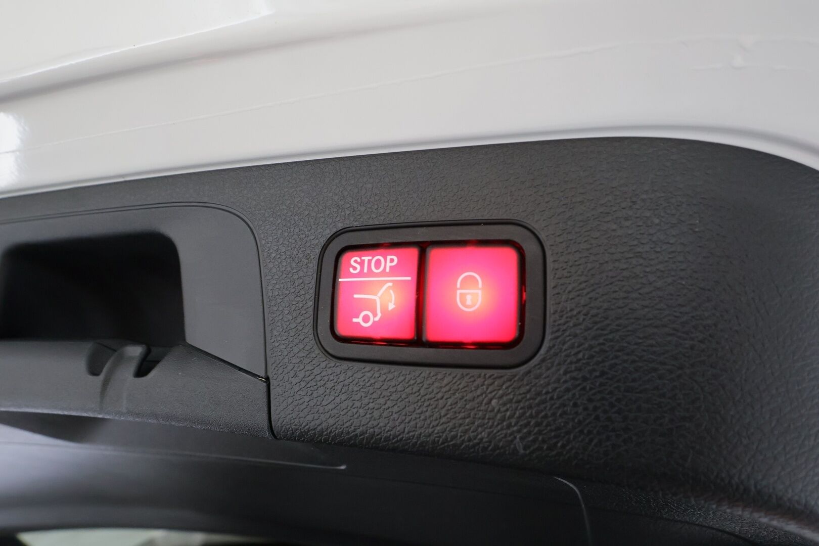 MERCEDES-BENZ EQC 2023 400 4Matic AMG * Distronic+ / 360° / Multibeam / HUD / Midline / Muistipenkit / Koukku / DTR+Q / KeylessGo / Puolinahat * - Kahdet renkaat aluvanteilla - HULLUT JOULUT KORKOTARJOUS 2,49% 