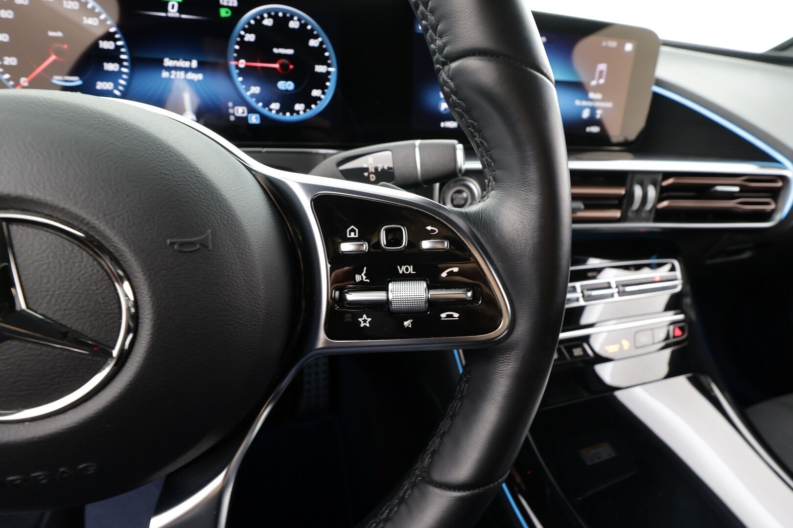 MERCEDES-BENZ EQC 2023 400 4Matic AMG * Distronic+ / 360° / Multibeam / HUD / Midline / Muistipenkit / Koukku / DTR+Q / KeylessGo / Puolinahat * - Kahdet renkaat aluvanteilla - HULLUT JOULUT KORKOTARJOUS 2,49% 