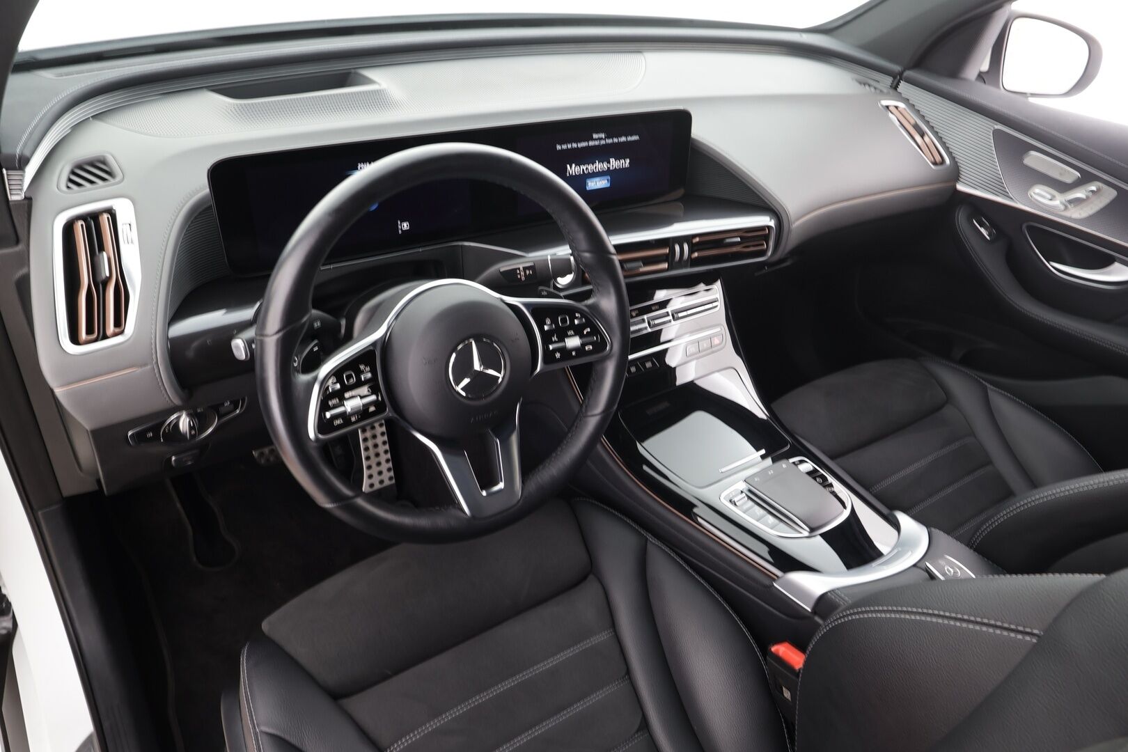 MERCEDES-BENZ EQC 2023 400 4Matic AMG * Distronic+ / 360° / Multibeam / HUD / Midline / Muistipenkit / Koukku / DTR+Q / KeylessGo / Puolinahat * - Kahdet renkaat aluvanteilla - HULLUT JOULUT KORKOTARJOUS 2,49% 