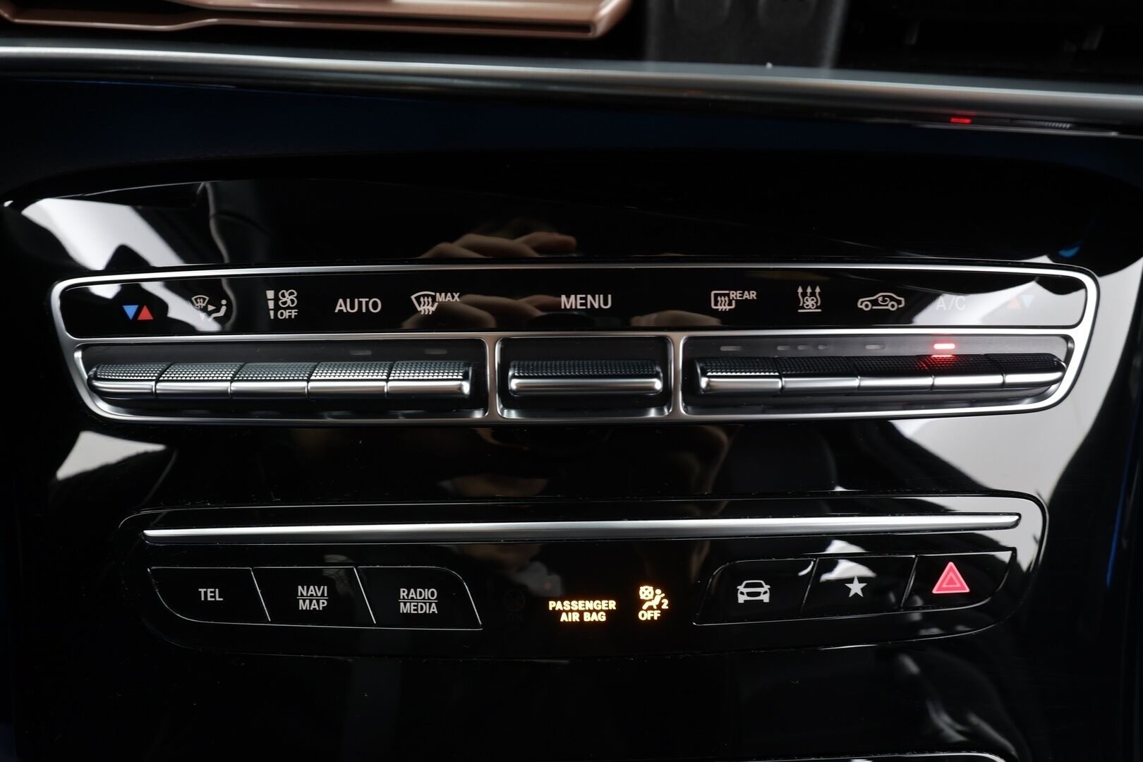 MERCEDES-BENZ EQC 2023 400 4Matic AMG * Distronic+ / 360° / Multibeam / HUD / Midline / Muistipenkit / Koukku / DTR+Q / KeylessGo / Puolinahat * - Kahdet renkaat aluvanteilla - HULLUT JOULUT KORKOTARJOUS 2,49% 