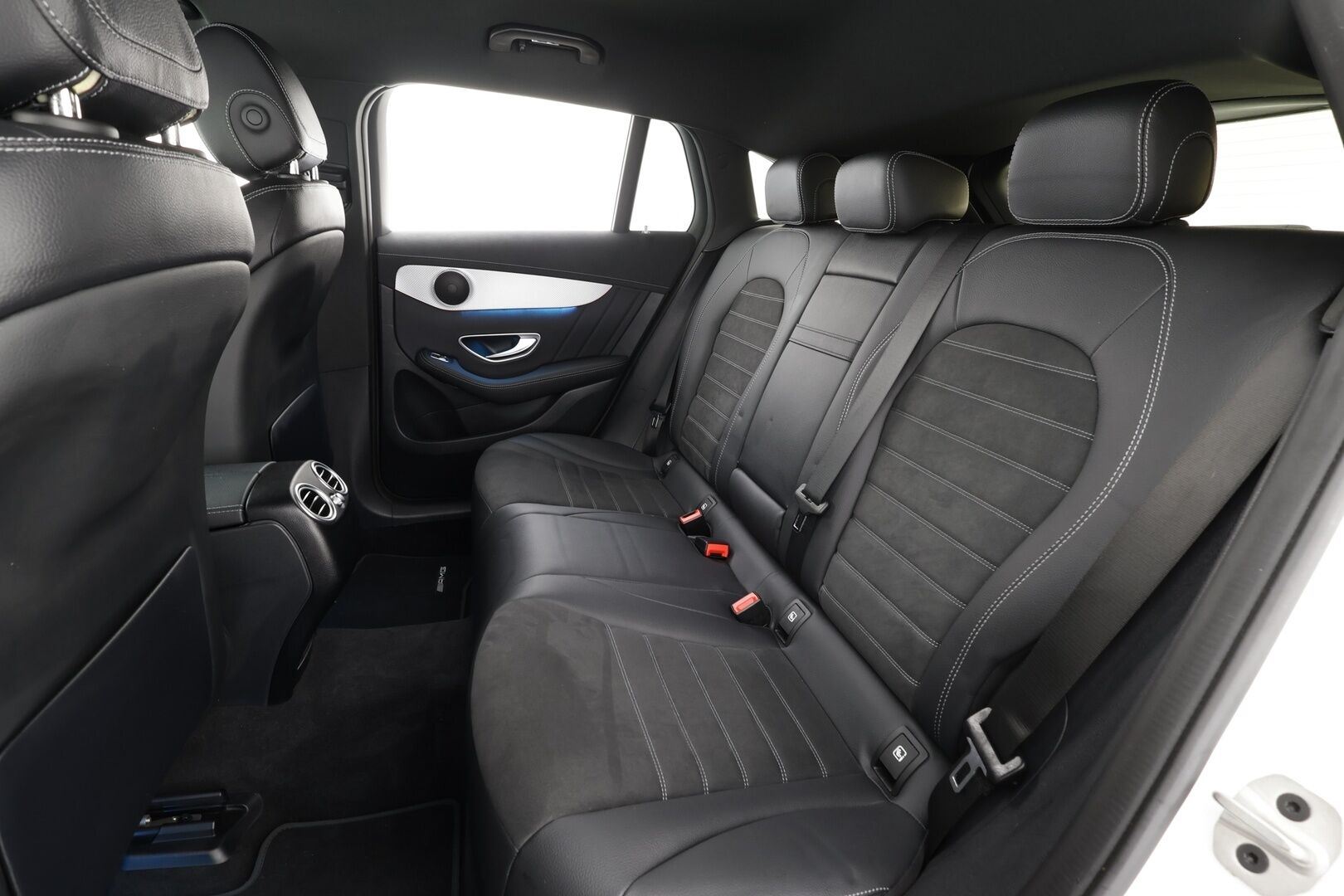 MERCEDES-BENZ EQC 2023 400 4Matic AMG * Distronic+ / 360° / Multibeam / HUD / Midline / Muistipenkit / Koukku / DTR+Q / KeylessGo / Puolinahat * - Kahdet renkaat aluvanteilla - HULLUT JOULUT KORKOTARJOUS 2,49% 