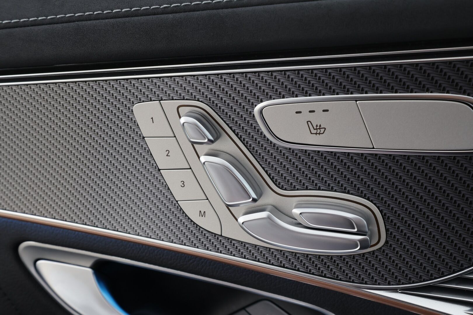 MERCEDES-BENZ EQC 2023 400 4Matic AMG * Distronic+ / 360° / Multibeam / HUD / Midline / Muistipenkit / Koukku / DTR+Q / KeylessGo / Puolinahat * - Kahdet renkaat aluvanteilla - HULLUT JOULUT KORKOTARJOUS 2,49% 