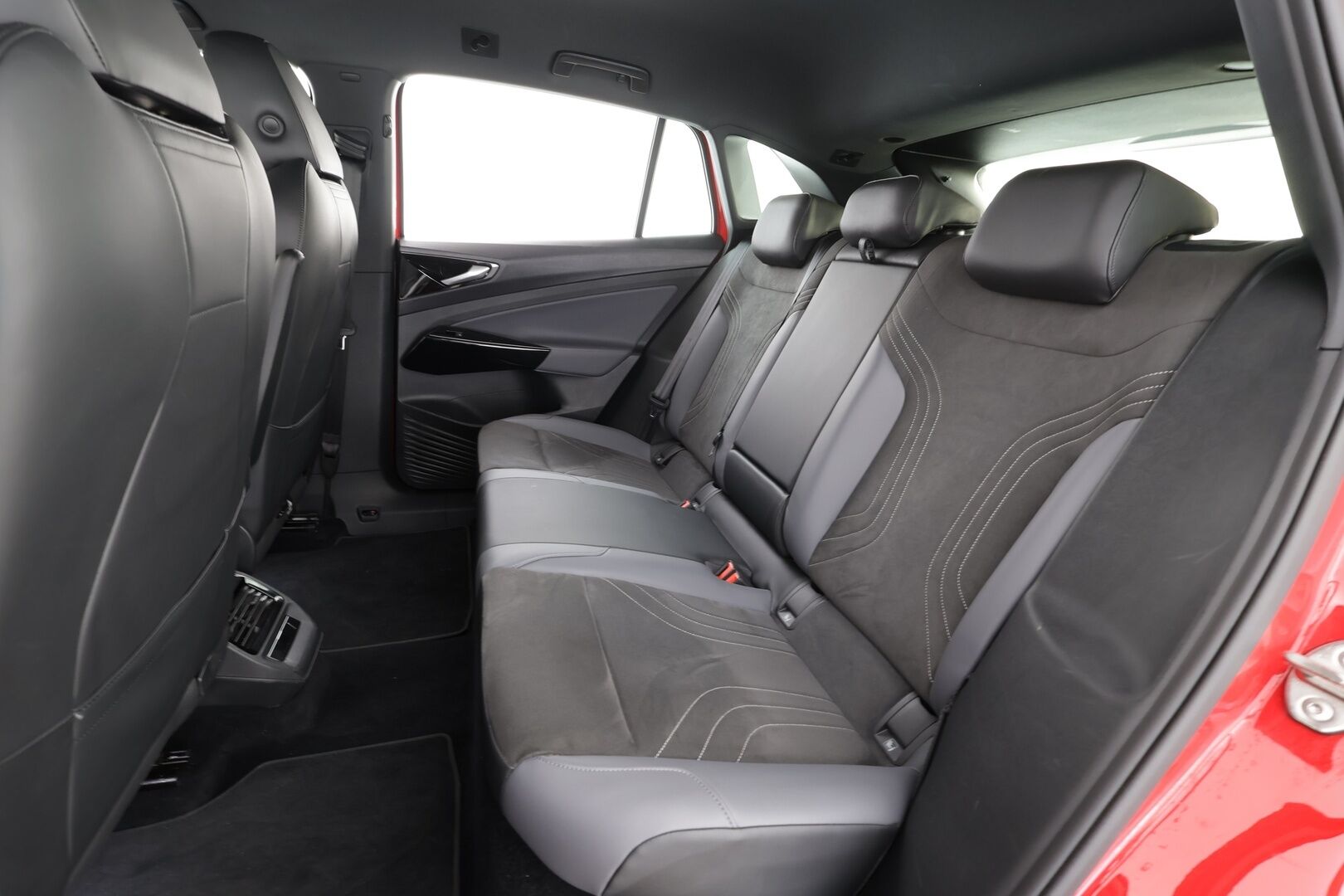 VOLKSWAGEN ID.4 2023 Pro Performance 150 kW * ILP / ACC / 360° Kamera / Hierovat Sportpenkit Muistilla / Keyless / Navi * - Koti & Kauppalaturi / Kahdet renkaat / Merkkihuollettu - HULLUT JOULUT KORKOTARJOUS 2,49% 