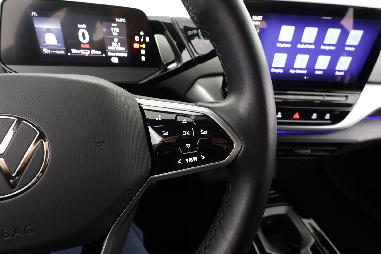 VOLKSWAGEN ID.4 2023 Pro Performance 150 kW * ILP / ACC / 360° Kamera / Hierovat Sportpenkit Muistilla / Keyless / Navi * - Koti & Kauppalaturi / Kahdet renkaat / Merkkihuollettu - HULLUT JOULUT KORKOTARJOUS 2,49% 