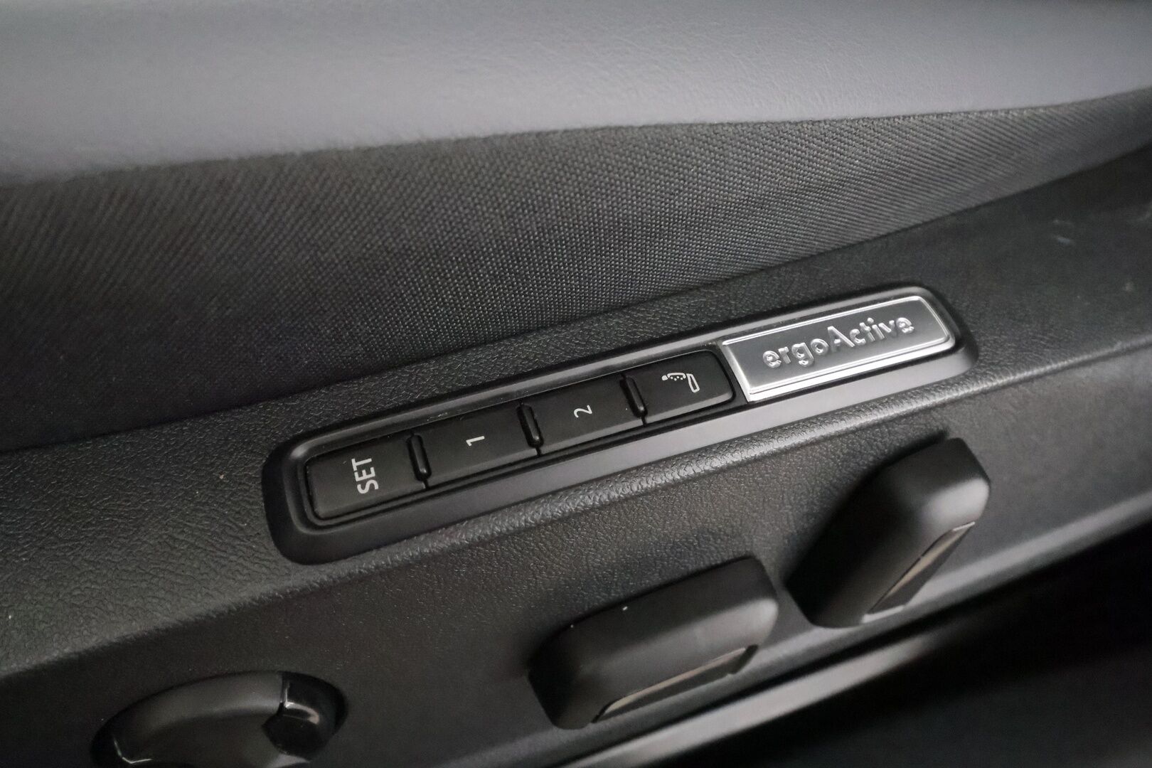 VOLKSWAGEN ID.4 2023 Pro Performance 150 kW, akku 77 kWh *Lämpöpumppu / Adapt.Vakkari / Hieronta / Sporttipenkit Muistilla / 360-Kamera / Vetokoukku - Koti & Kauppalaturi / Kahdet renkaat / Merkkihuollettu