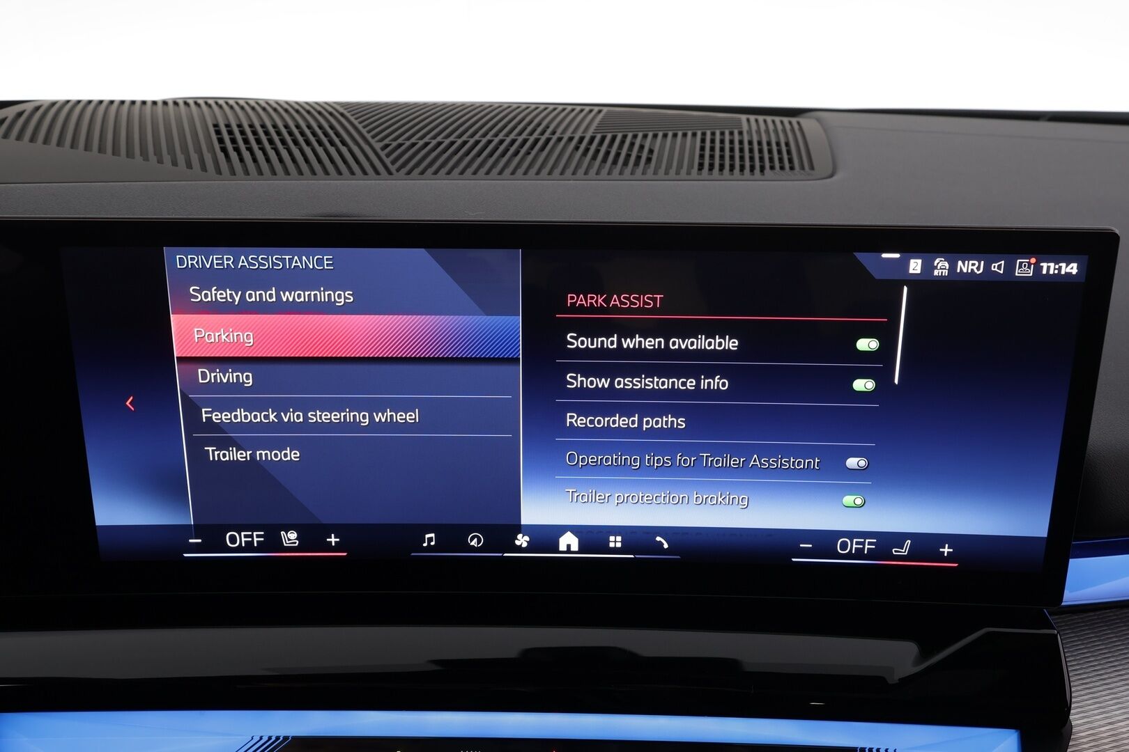 BMW I5 M60 2024 G60 M60 xDrive M Sport Pro * ACC / HUD / 360° / B&W / Ilmastoidut Muistipenkit / Panorama / Koukku / Adapt.LED * - Akku kuntotarkastettu / Adaptiivinen alusta Professional / Comfort Access / Nelipyöräohjaus / Kahdet renkaat aluvanteilla