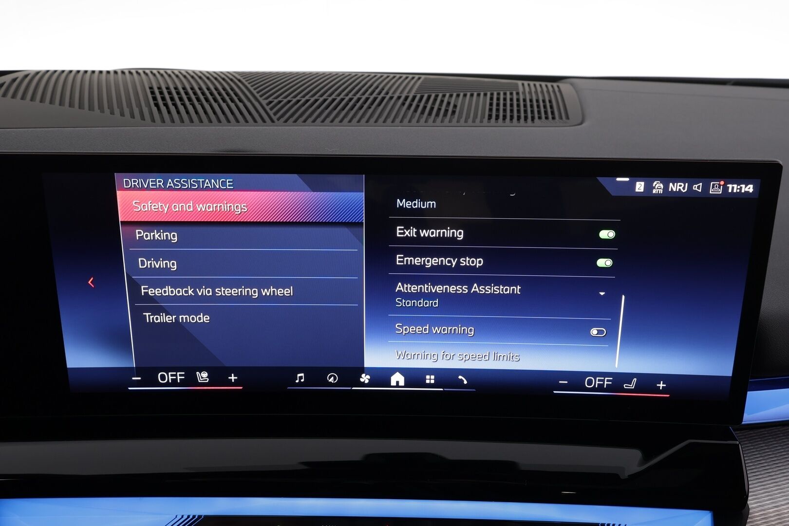 BMW I5 M60 2024 G60 M60 xDrive M Sport Pro * ACC / HUD / 360° / B&W / Ilmastoidut Muistipenkit / Panorama / Koukku / Adapt.LED * - Akku kuntotarkastettu / Adaptiivinen alusta Professional / Comfort Access / Nelipyöräohjaus / Kahdet renkaat aluvanteilla