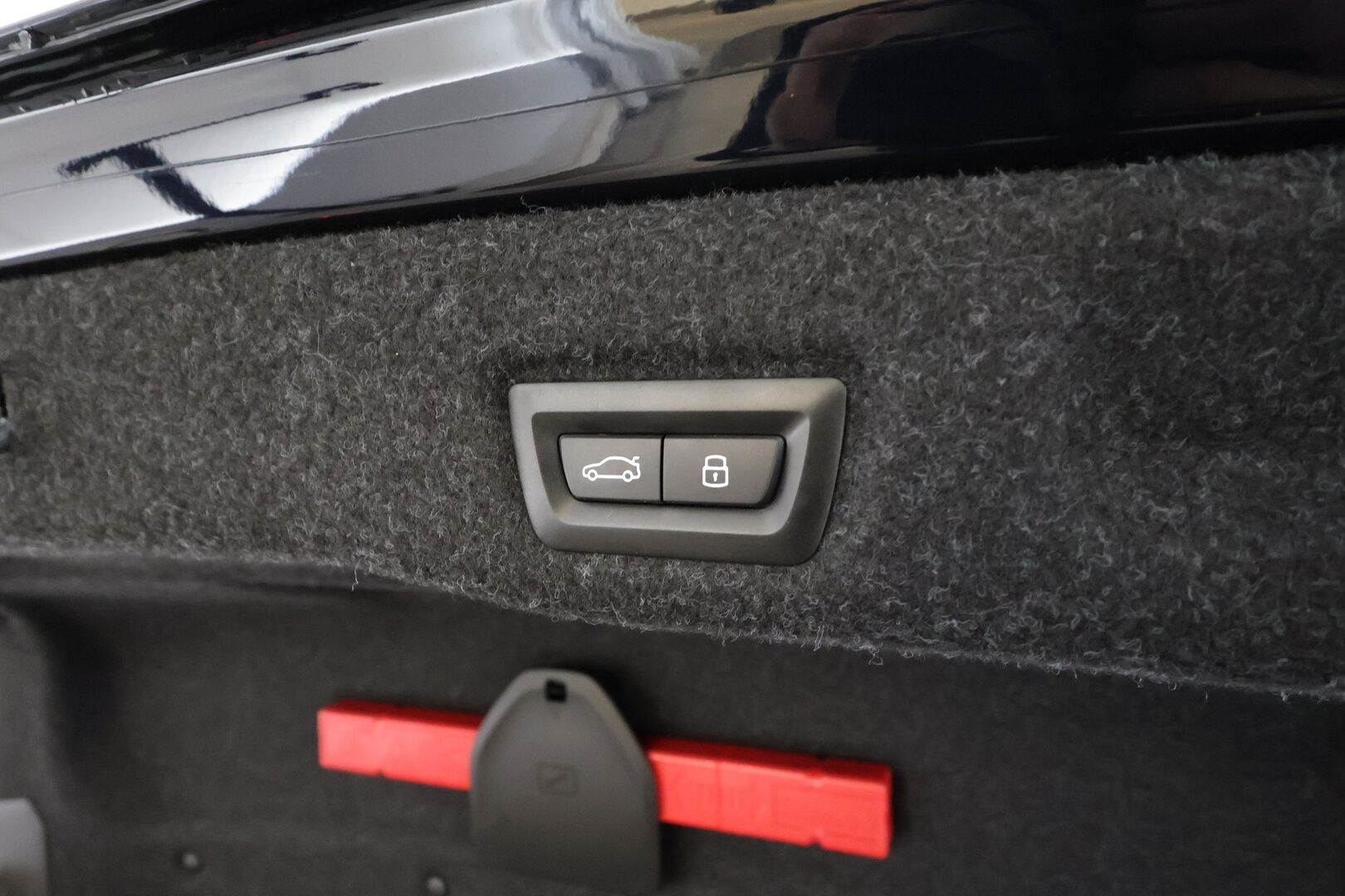 BMW I5 M60 2024 G60 M60 xDrive M Sport Pro * ACC / HUD / 360° / B&W / Ilmastoidut Muistipenkit / Panorama / Koukku / Adapt.LED * - Akku kuntotarkastettu / Adaptiivinen alusta Professional / Comfort Access / Nelipyöräohjaus / Kahdet renkaat aluvanteilla