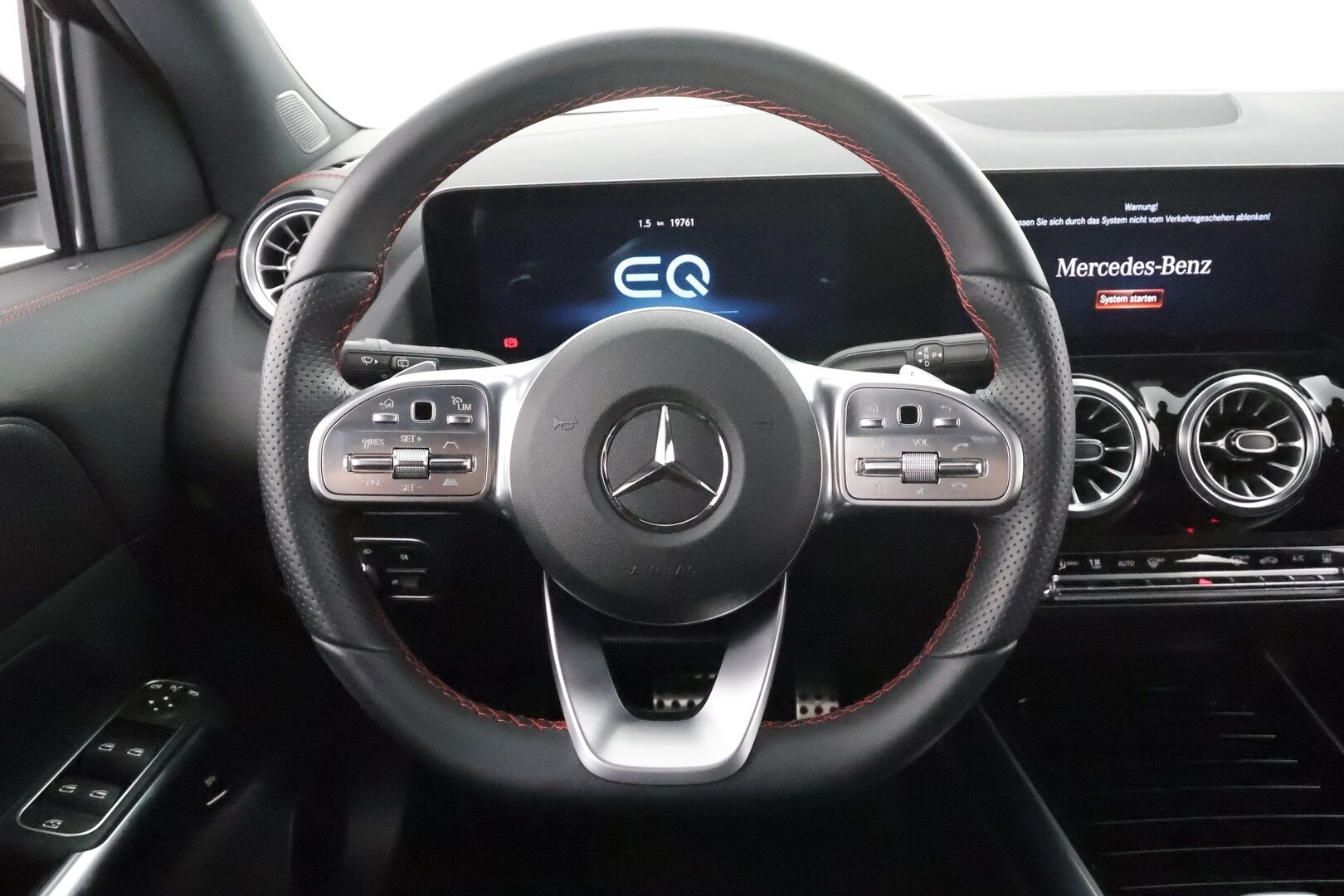 MERCEDES-BENZ EQA 2022 300 4MATIC Business AMG *Lisälämmitin / Widescreen / Distronic plus / LED / Keyless / Navi* - Puhdas CarVertical / MB alumiinivanteet alla / AMG