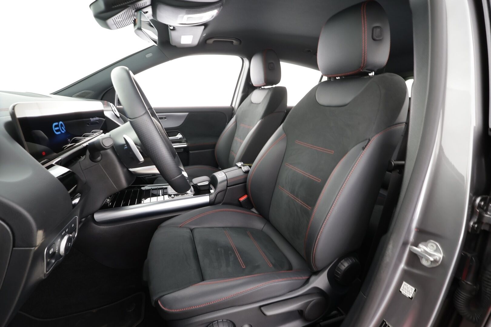 MERCEDES-BENZ EQA 2022 300 4MATIC Business AMG *Lisälämmitin / Widescreen / Distronic plus / LED / Keyless / Navi* - Puhdas CarVertical / MB alumiinivanteet alla / AMG