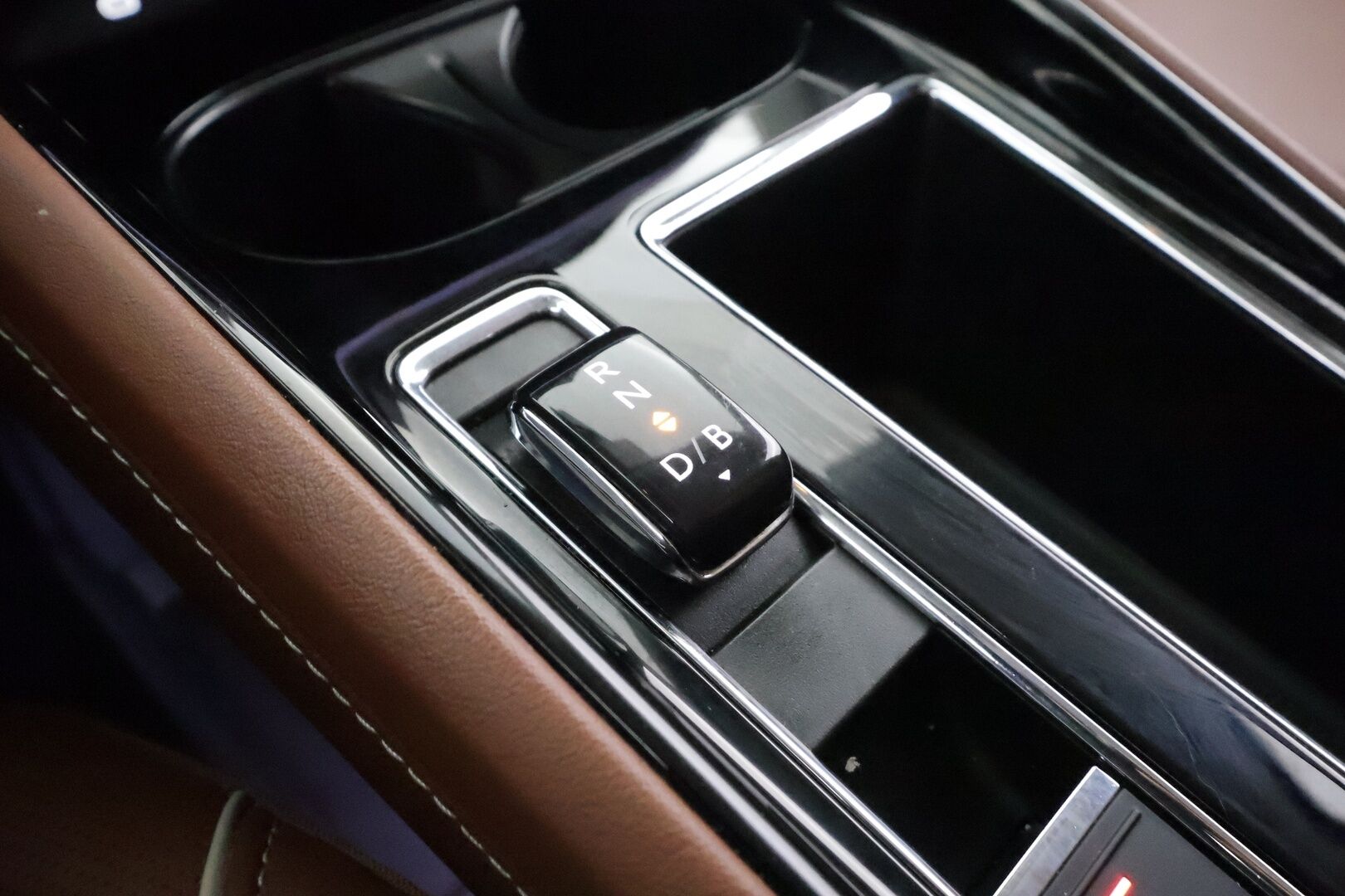 SKODA ENYAQ 2022 80X 4X4 195kW * HUD / ILP / Crystal light / Lasikatto / Ruskea nahkaverhoilu / ACC / Keyless / Navi* - Kauppa & Kotilaturi / Merkkihuolettu / Kahdet renkaat