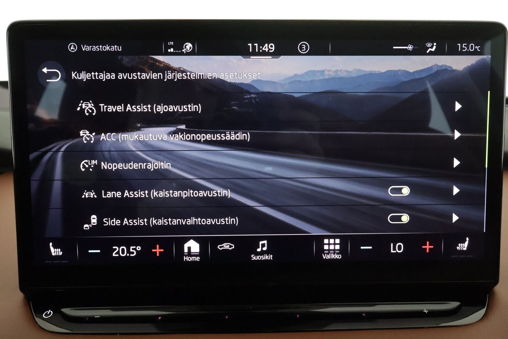 SKODA ENYAQ 2022 80X 4X4 195kW * HUD / ILP / Crystal light / Lasikatto / Ruskea nahkaverhoilu / ACC / Keyless / Navi* - Kauppa & Kotilaturi / Merkkihuolettu / Kahdet renkaat