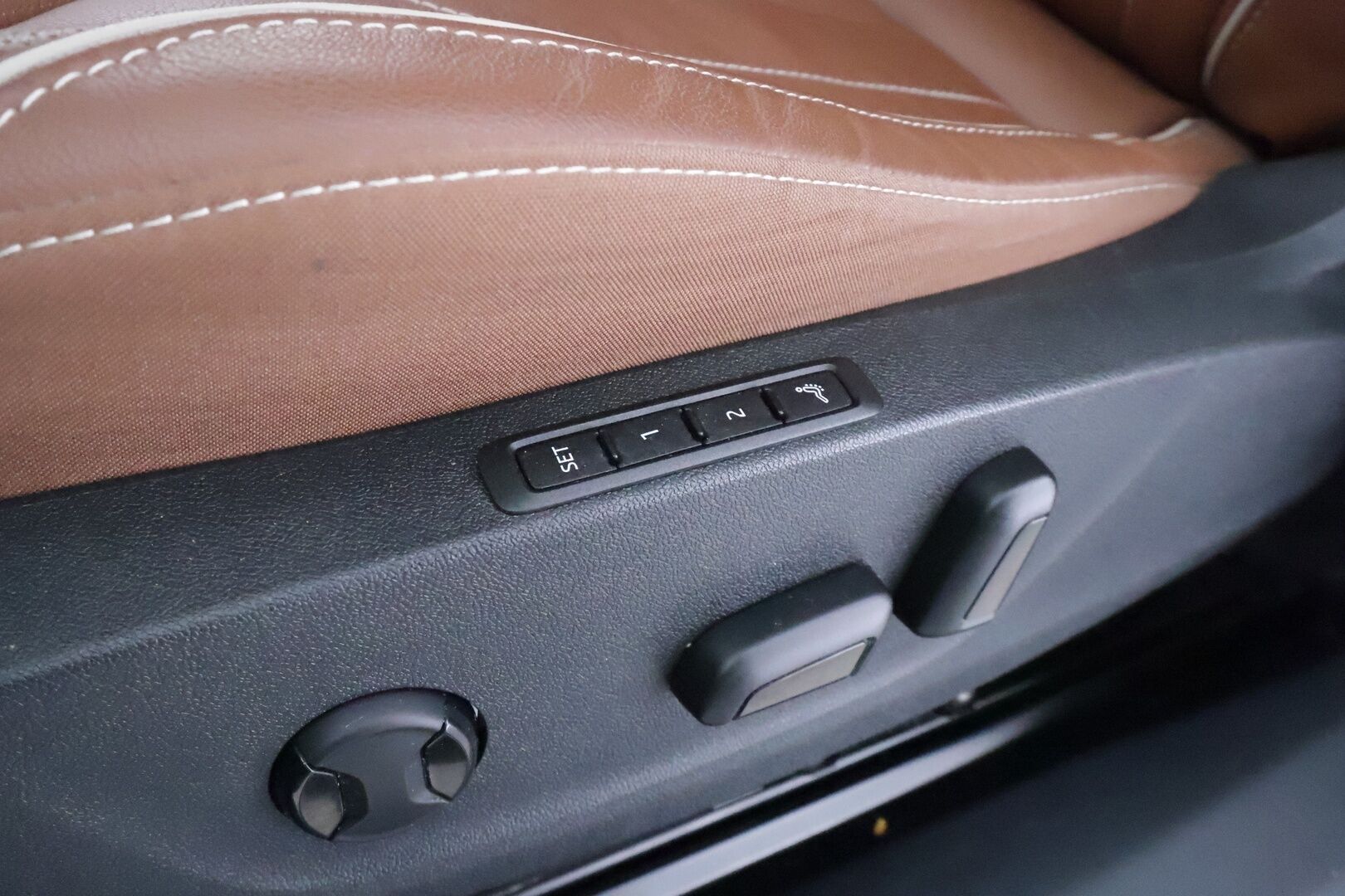 SKODA ENYAQ 2022 80X 4X4 195kW * HUD / ILP / Crystal light / Lasikatto / Ruskea nahkaverhoilu / ACC / Keyless / Navi* - Kauppa & Kotilaturi / Merkkihuolettu / Kahdet renkaat