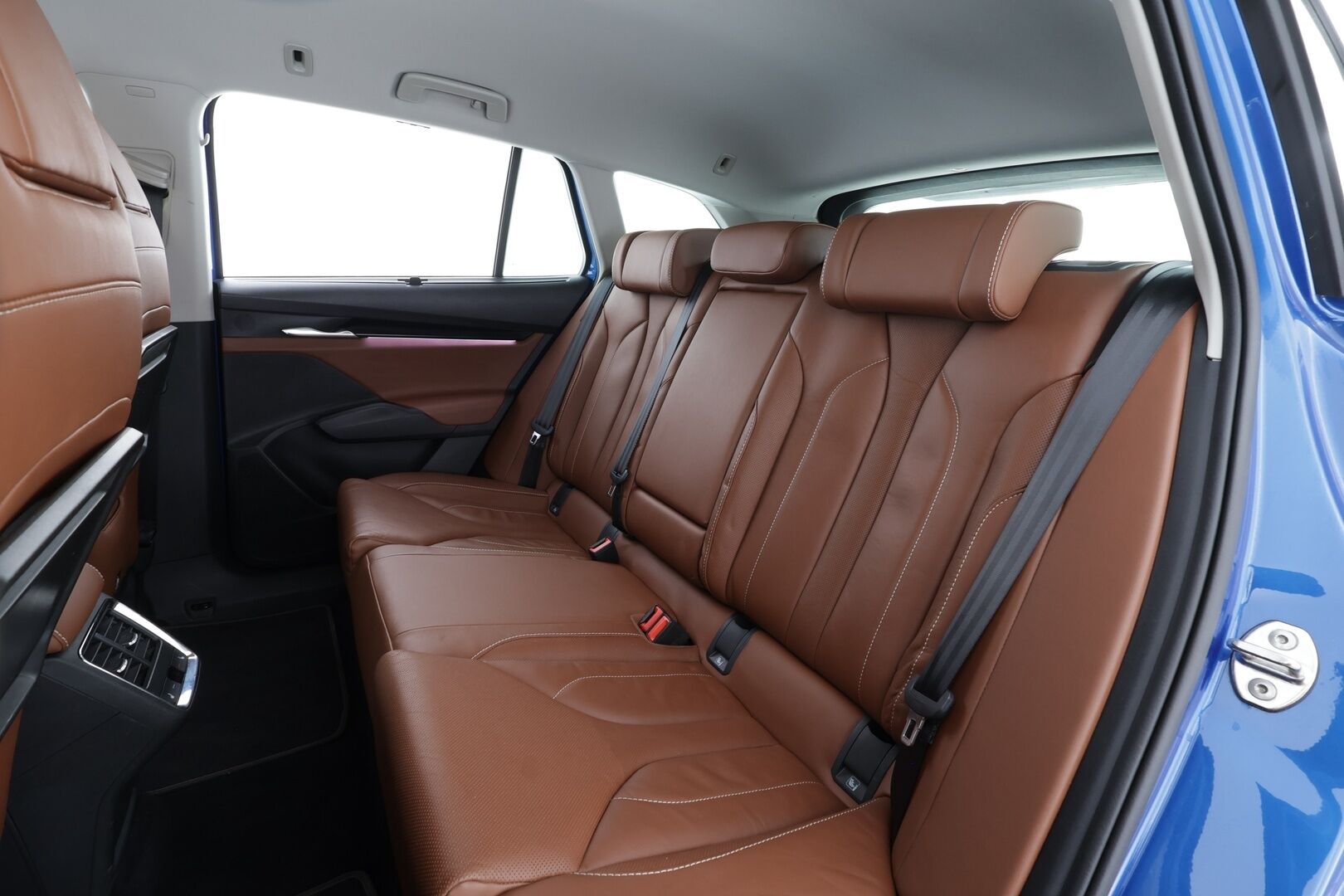 SKODA ENYAQ 2022 80X 4X4 195kW * HUD / ILP / Crystal light / Lasikatto / Ruskea nahkaverhoilu / ACC / Keyless / Navi* - Kauppa & Kotilaturi / Merkkihuolettu / Kahdet renkaat