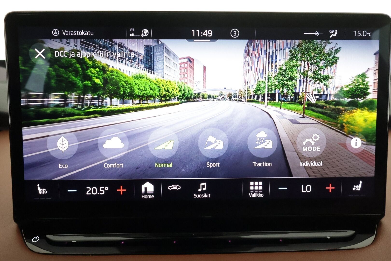 SKODA ENYAQ 2022 80X 4X4 195kW * HUD / ILP / Crystal light / Lasikatto / Ruskea nahkaverhoilu / ACC / Keyless / Navi* - Kauppa & Kotilaturi / Merkkihuolettu / Kahdet renkaat