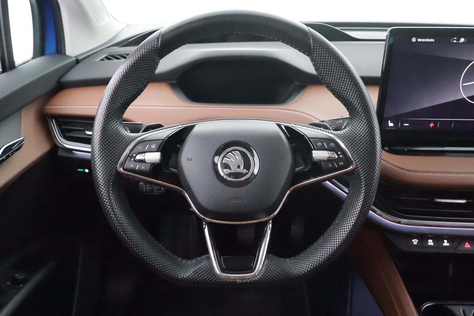 SKODA ENYAQ 2022 80X 4X4 195kW * HUD / ILP / Crystal light / Lasikatto / Ruskea nahkaverhoilu / ACC / Keyless / Navi* - Kauppa & Kotilaturi / Merkkihuolettu / Kahdet renkaat