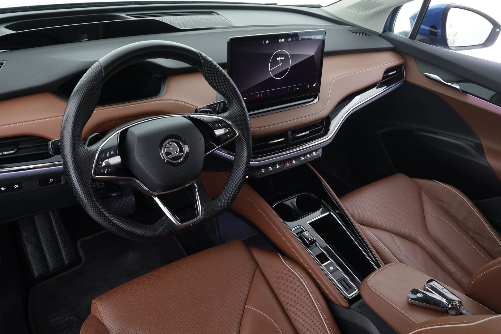 SKODA ENYAQ 2022 80X 4X4 195kW * HUD / ILP / Crystal light / Lasikatto / Ruskea nahkaverhoilu / ACC / Keyless / Navi* - Kauppa & Kotilaturi / Merkkihuolettu / Kahdet renkaat