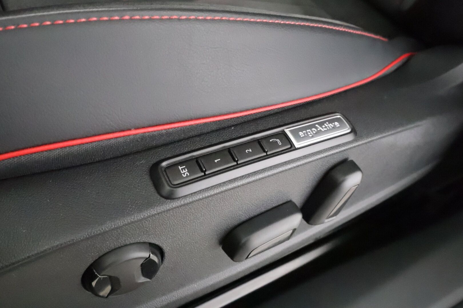 VOLKSWAGEN ID.4 2025 GTX 4MOTION 250 kW * Lasikatto / Koukku / ILP / H&K / ACC / Matrix-LED / 360 Kamera / Hierovat Sportpenkit Muistilla * - Akku kuntotarkastettu SoH 98,9% / Kahdet renkaat 