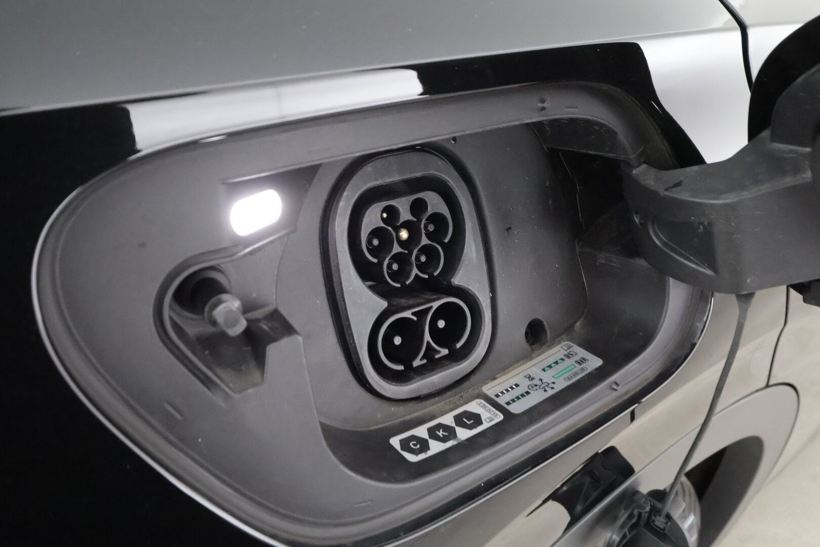 VOLKSWAGEN ID.4 2025 GTX 4MOTION 250 kW * Lasikatto / Koukku / ILP / H&K / ACC / Matrix-LED / 360 Kamera / Hierovat Sportpenkit Muistilla * - Akku kuntotarkastettu SoH 98,9% / Kahdet renkaat 