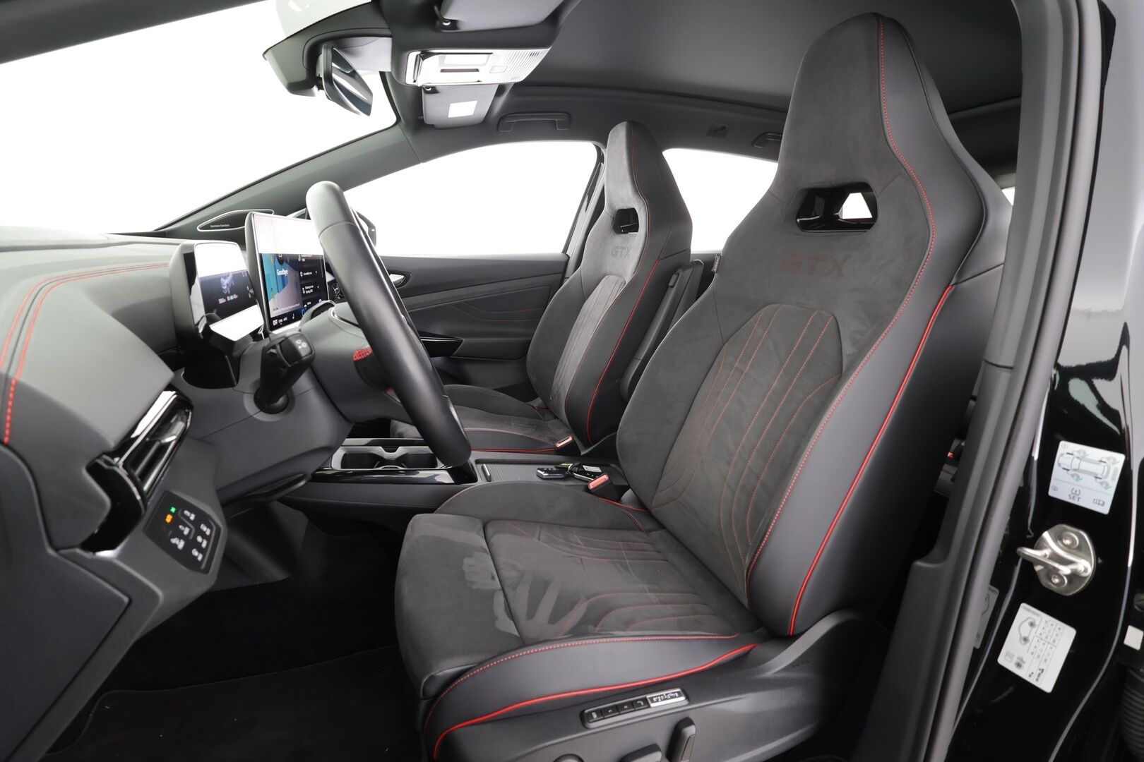 VOLKSWAGEN ID.4 2025 GTX 4MOTION 250 kW * Lasikatto / Koukku / ILP / H&K / ACC / Matrix-LED / 360 Kamera / Hierovat Sportpenkit Muistilla * - Akku kuntotarkastettu SoH 98,9% / Kahdet renkaat 